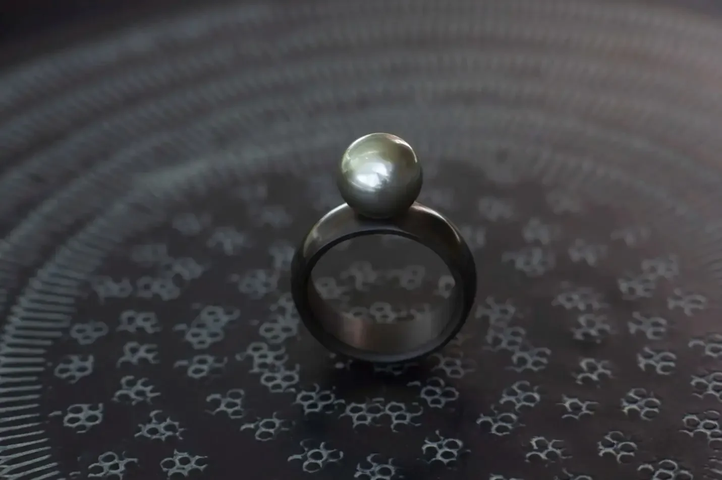 Carbon Tahiti parel ring, ring met tahiti parel 11-.webp