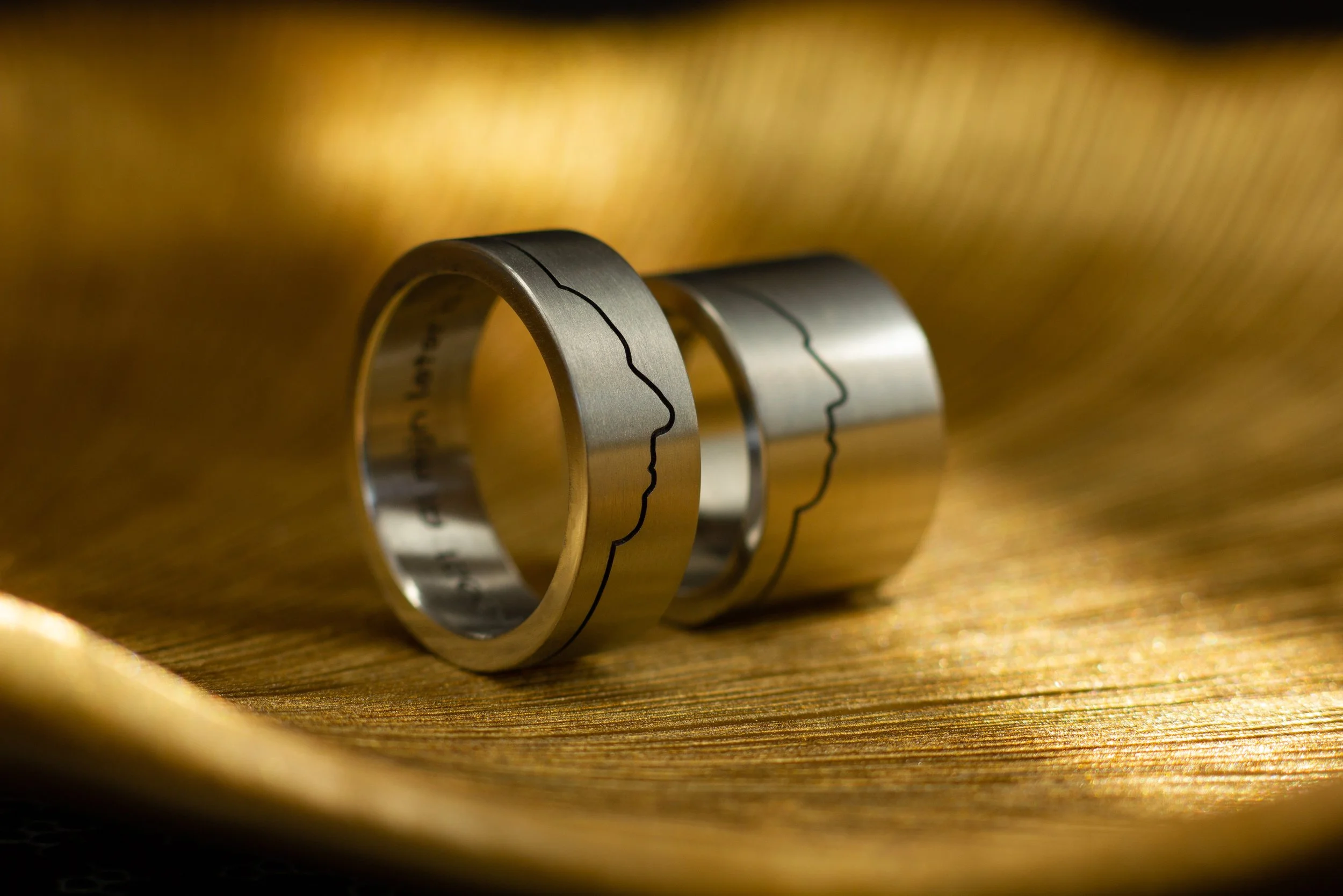 Titanium ringen met eigen gezicht. Gezicht profiel ringen. Profiel ringen. Ringen met jou gezicht. Trouwringen met jou eigen profie.. 22112.jpg
