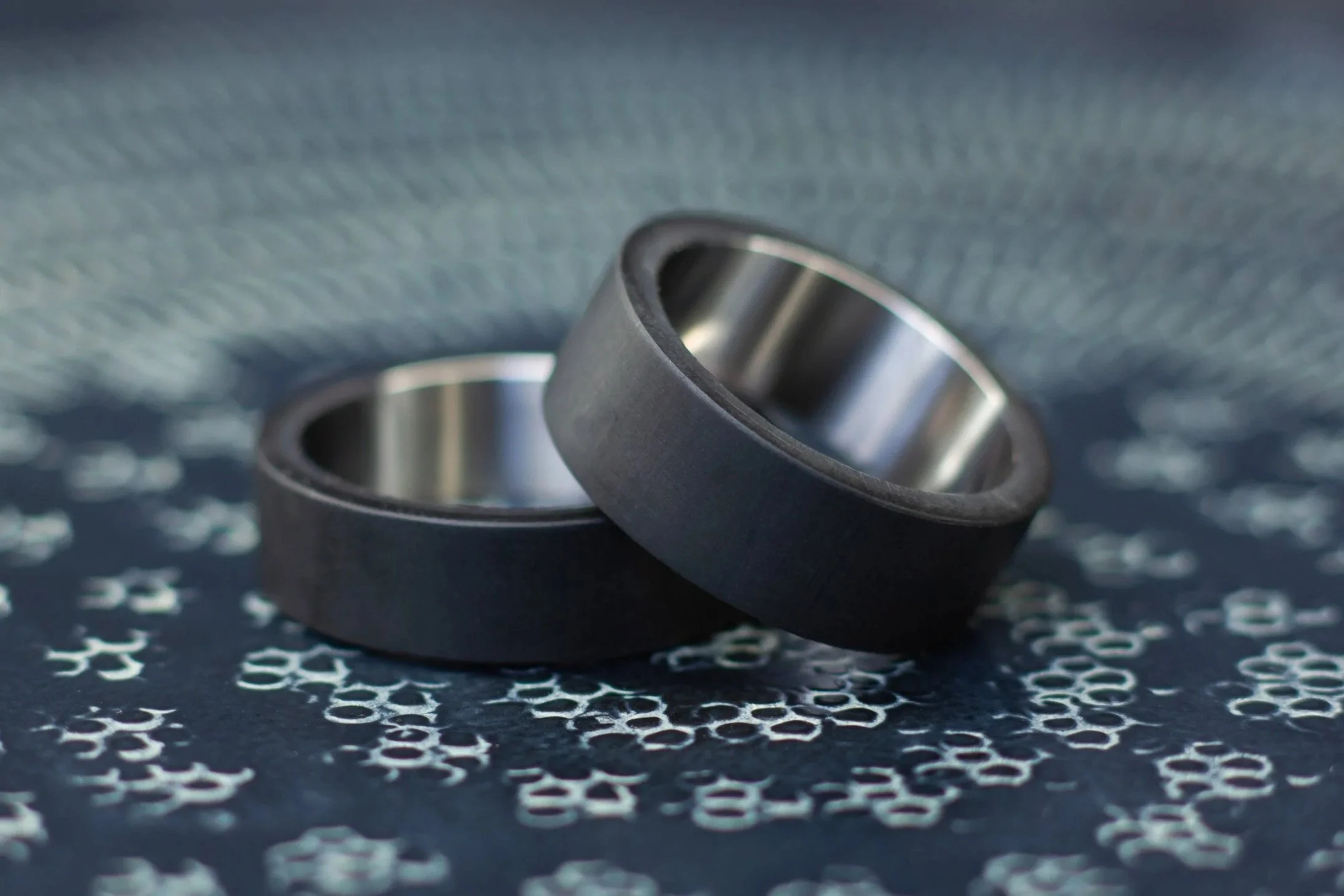 Carbon+trouwringen+trouwringen+carbon+titanium.+Vingerafdruk+ringen.+Carbon+trouwringen.+Vingerafdruk+trouwringen.+22+8811.jpg