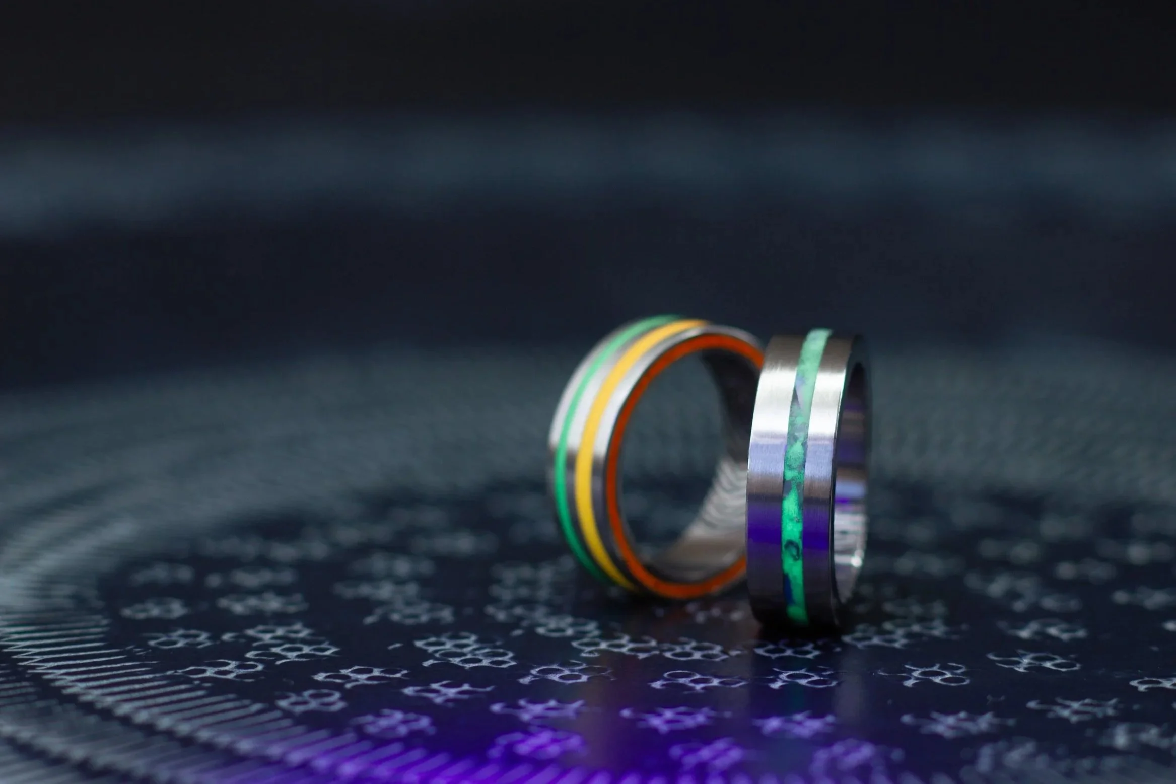 Glow+in+de+dark+trouwringen.+Licht+gevende+ringen%2C+ringen+die+oplichten+in+het+donker.+Glow+in+the+dark+sieraden+8833.jpg