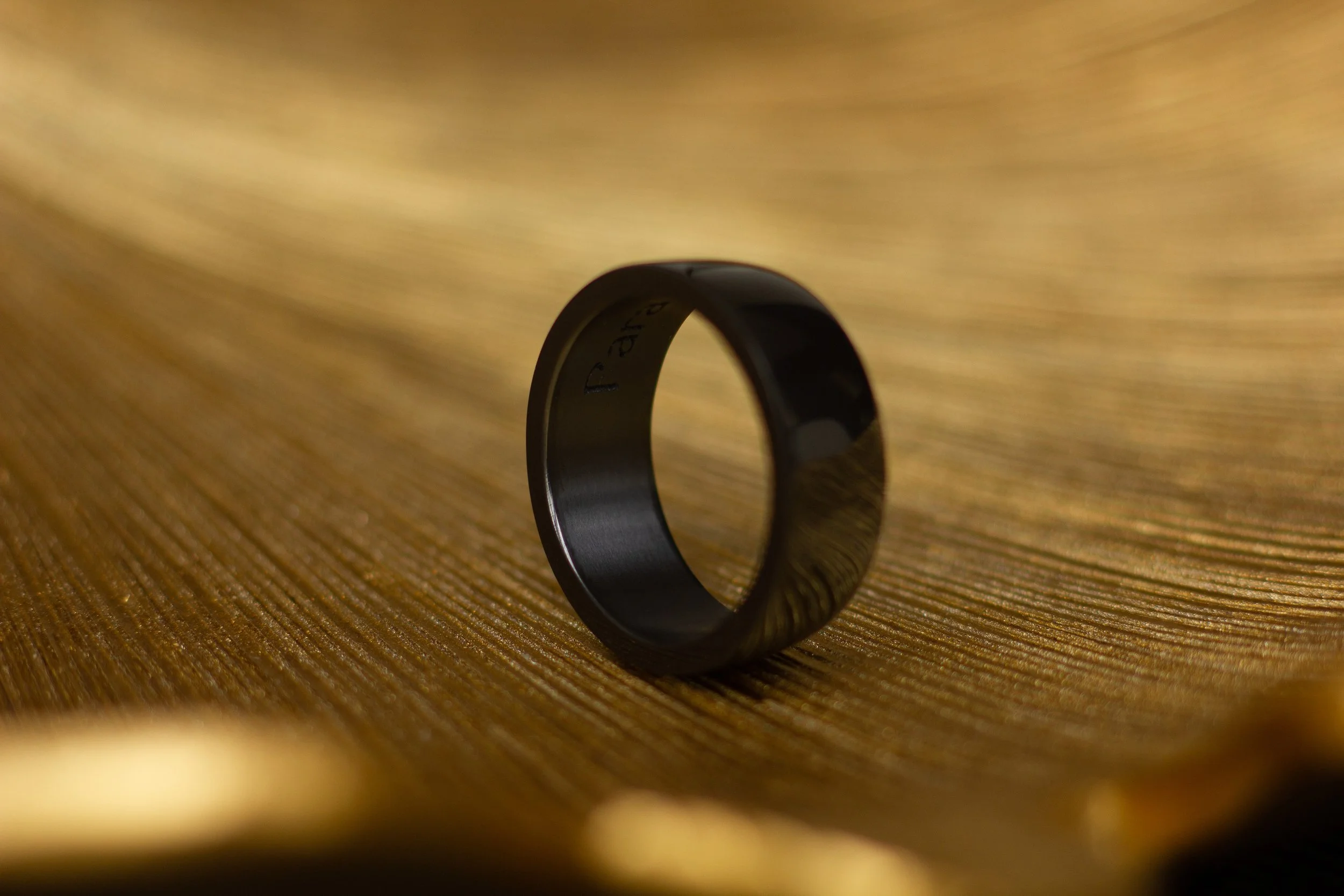 Zwarte zirkonium ring, Zwarte trouwringen, Bijzondere zwarte ringen 881133.jpg