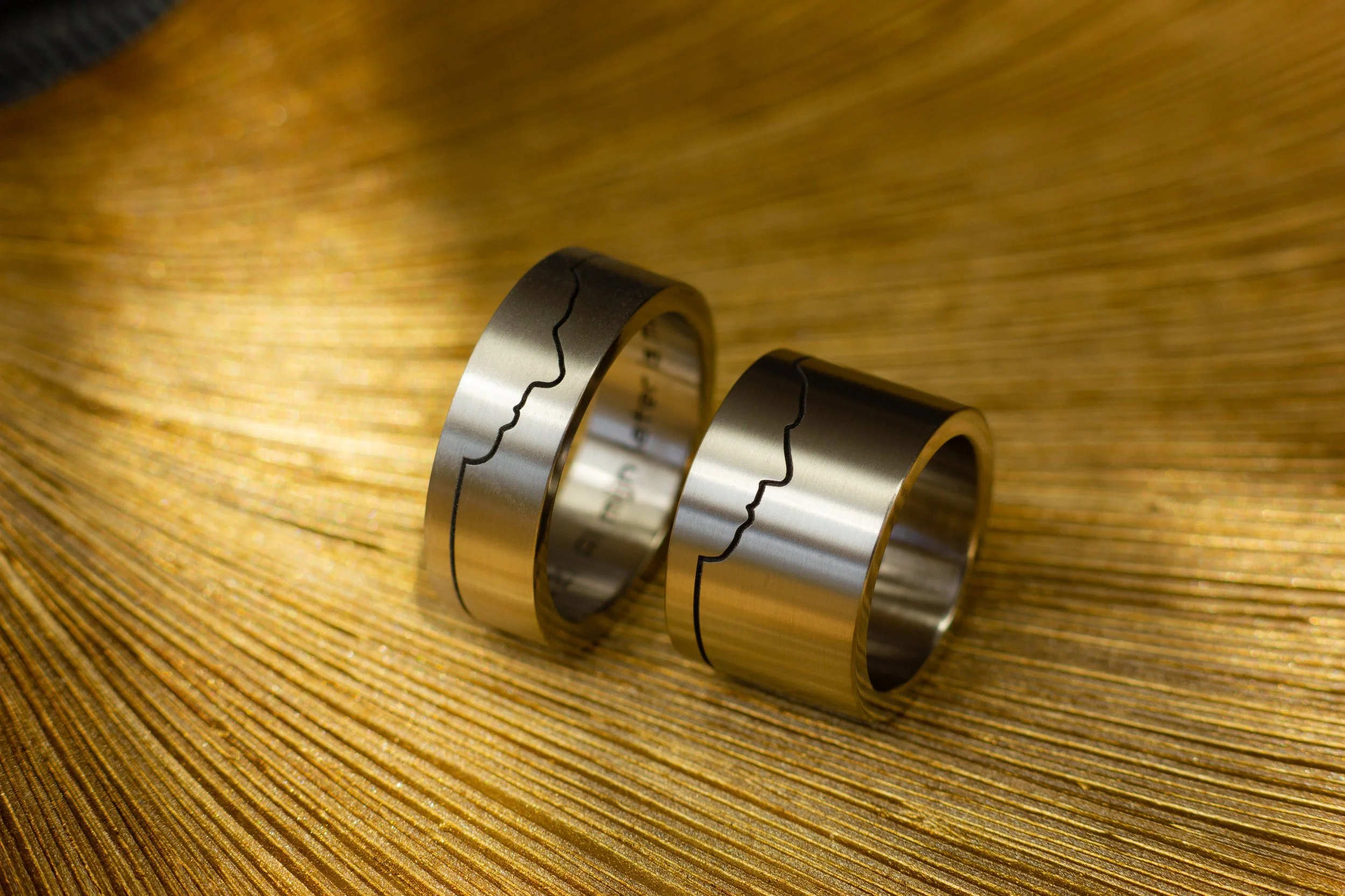 Titanium ringen met eigen gezicht. Gezicht profiel ringen. Profiel ringen. Ringen met jou gezicht. Trouwringen met jou eigen profie.. 22 .jpg