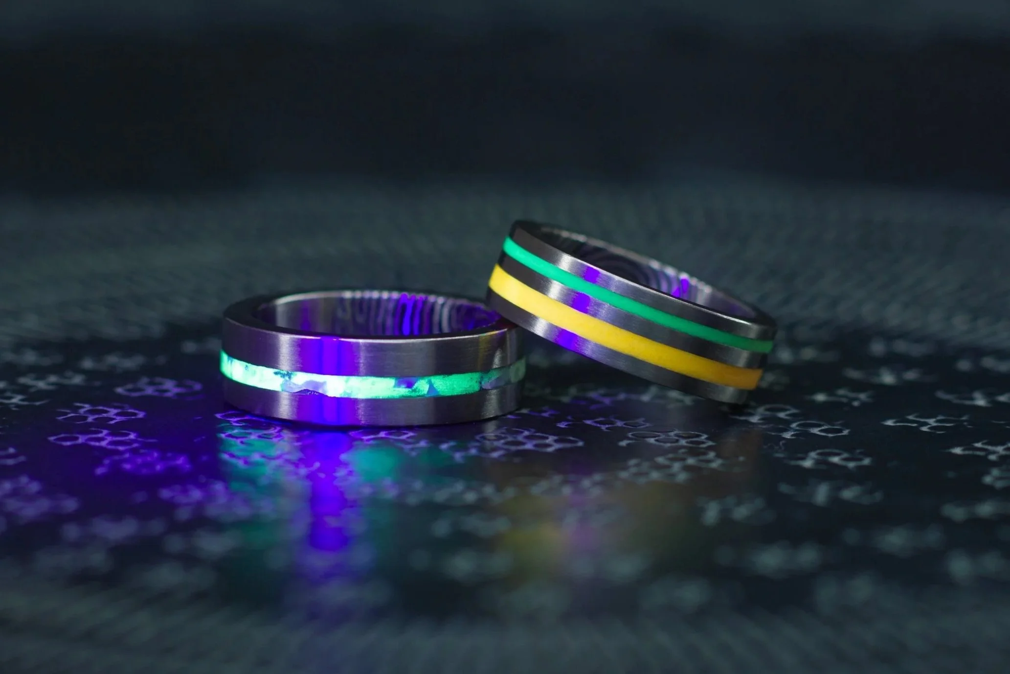 Glow+in+de+dark+trouwringen.+Licht+gevende+ringen%2C+ringen+die+oplichten+in+het+donker.+Glow+in+the+dark+sieraden+88.jpg