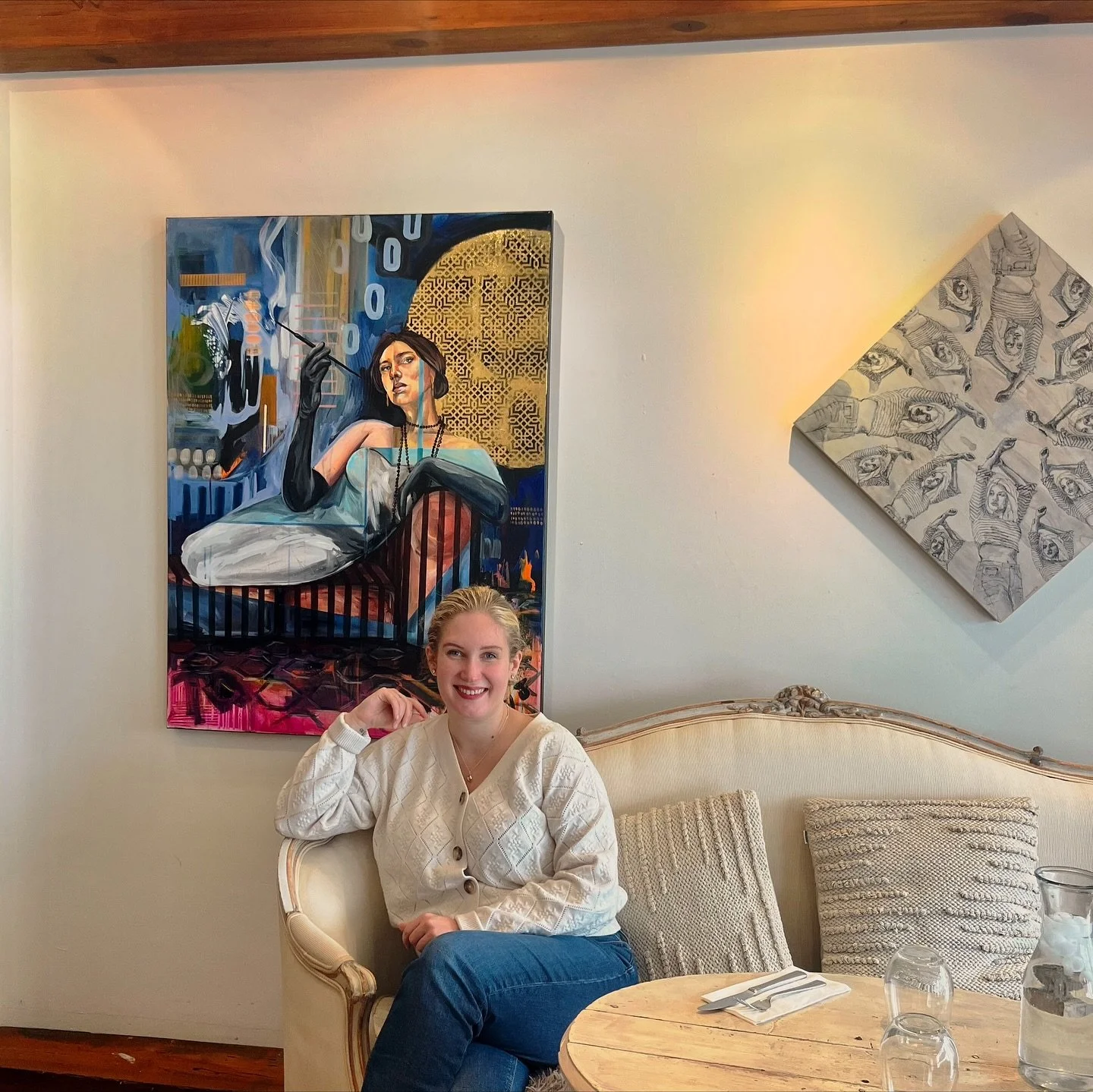 Nous avons profité de notre samedi matin pour aller bruncher à @lilot_resto_vege tout en livrant ma nouvelle œuvre « Moi, le Douro »! Elle est maintenant bien à la vue dans leur vitrine ! 🎉
Mon autre