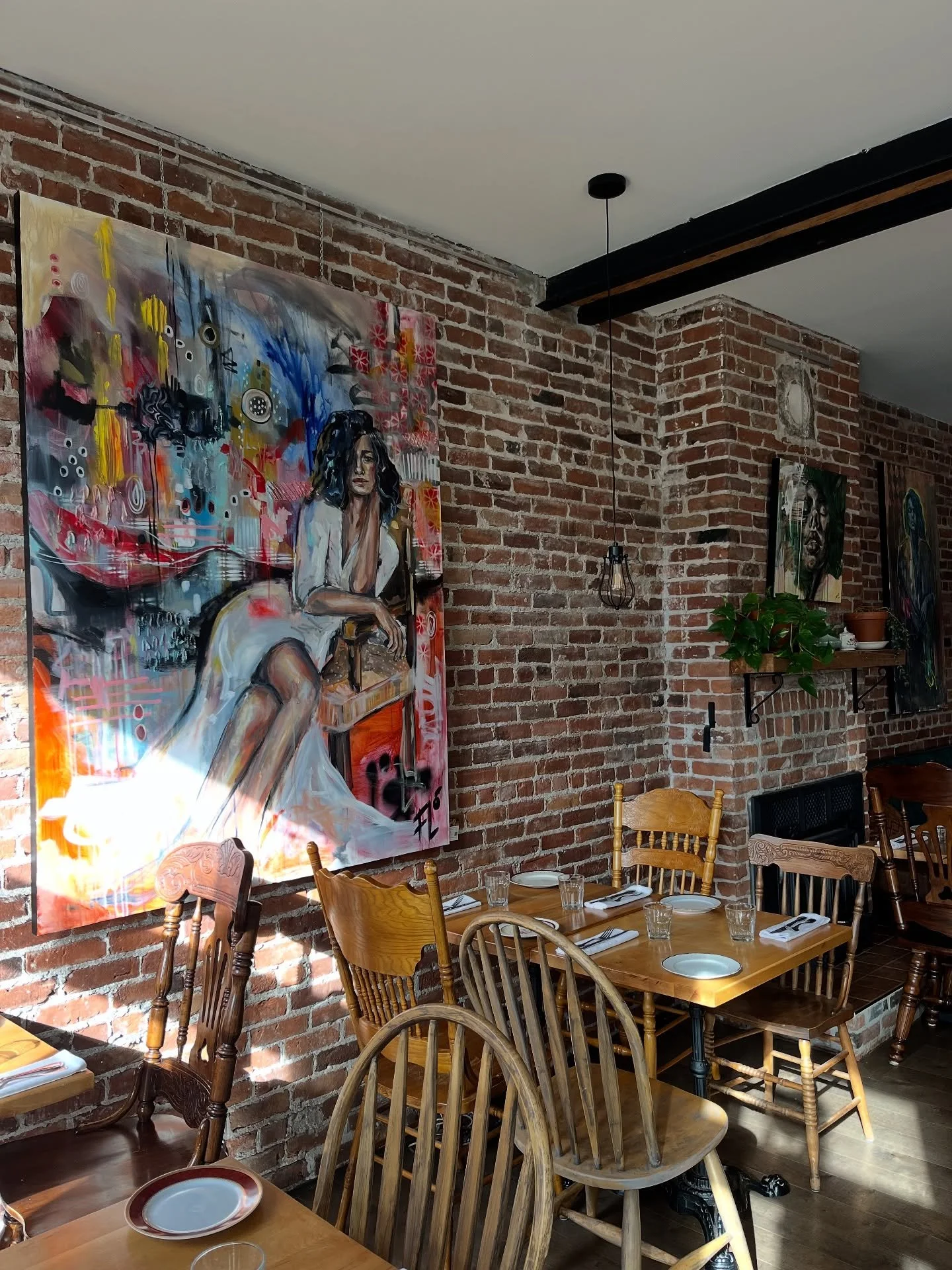 Mes œuvres au @theophile.restaurant! Non mais… 👀! 
En plus tout est bon à s’en lécher les babines! Je vous jure que ça vaut le détour!