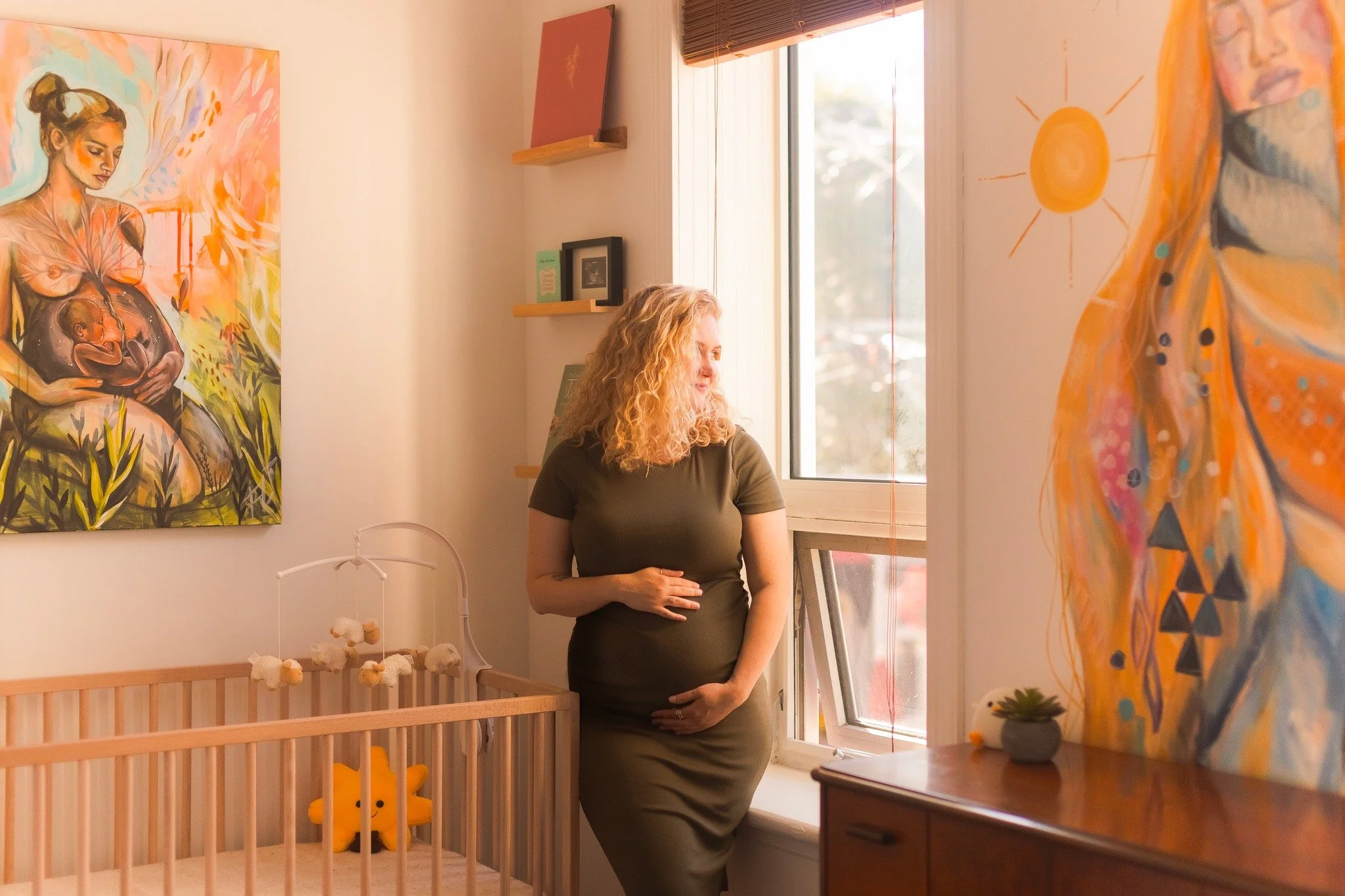 Je parlais récemment avec mon ami @yann.l.art, et il me disait à quel point j’étais resplendissante enceinte. Ses mots m’ont fait sourire, et je me suis dit que c’était peut-être le bon moment pour