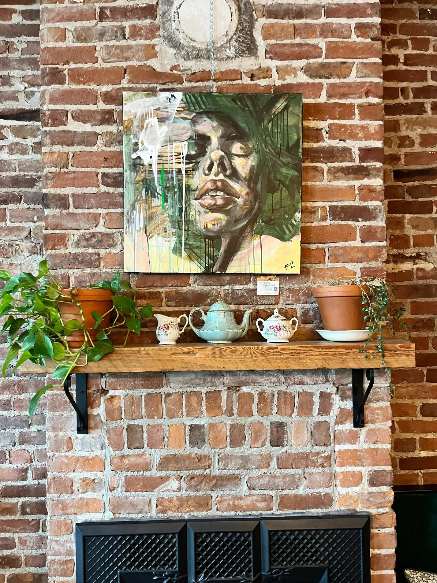 OEUVRE VENDUE ✨ &laquo;Vivre&raquo; a trouv&eacute; sa nouvelle maison! 🏠

Expos&eacute;e au @theophile.restaurant depuis quelques mois, sa nouvelle propri&eacute;taire est tomb&eacute;e sous son charme.  Lui rappelant l'importance de prendre le tem