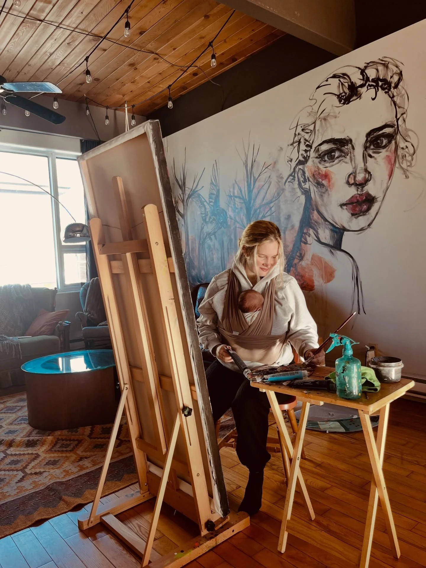 L&rsquo;envie de peindre est tellement forte, mais essayer de trouver des moments pour aller &agrave; l&rsquo;atelier est plut&ocirc;t difficile avec la vie de nouvelle maman!

J&rsquo;ai d&eacute;cid&eacute; d&rsquo;installer le chevalet en plein mi