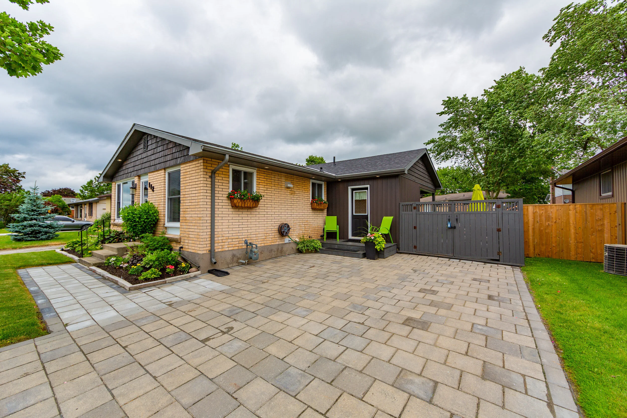 112 Kleinfeldt Ave Lucan ON-print-006-014-Klendeldt Ave 4 of 52-3000x2000-300dpi.jpg