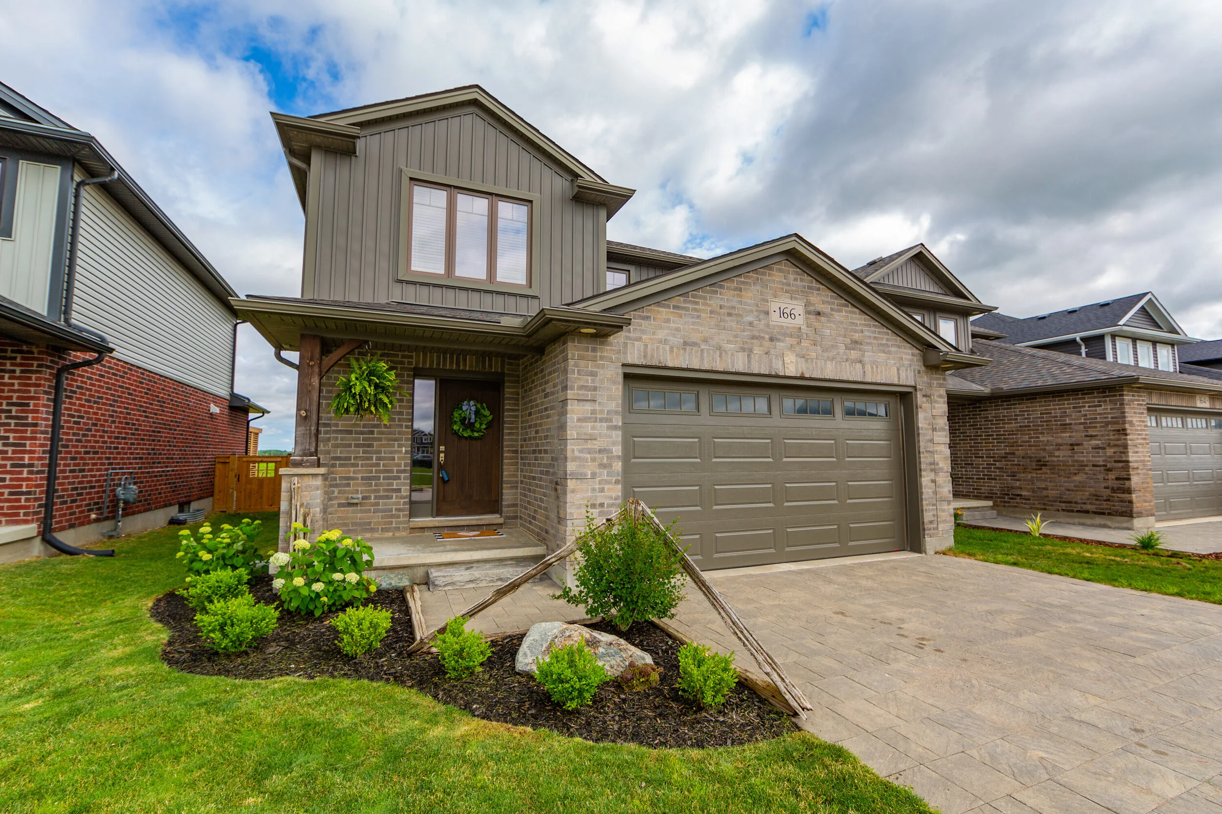 166 Gilmour Dr Lucan ON N0M-print-005-006-Gilmour Dr 3 of 48-3000x2000-300dpi.jpg
