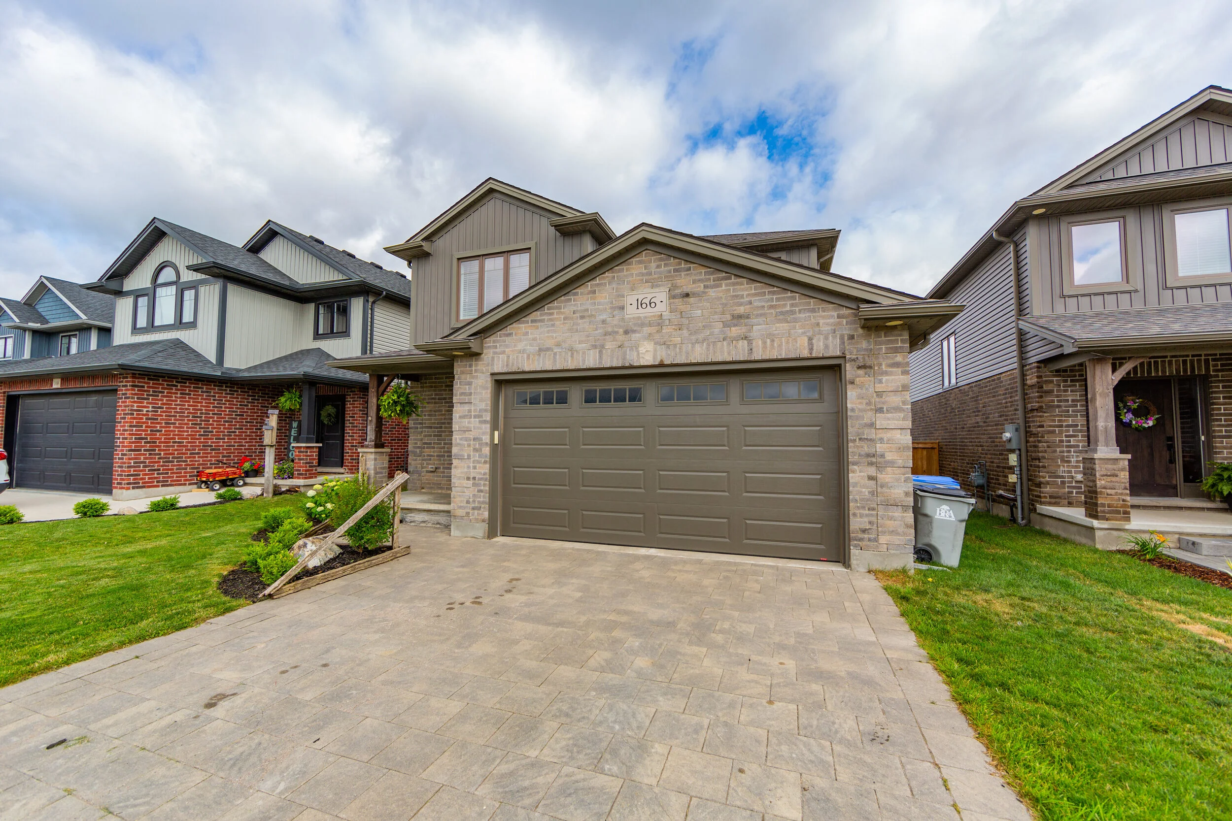 166 Gilmour Dr Lucan ON N0M-print-006-010-Gilmour Dr 4 of 48-3000x2000-300dpi.jpg