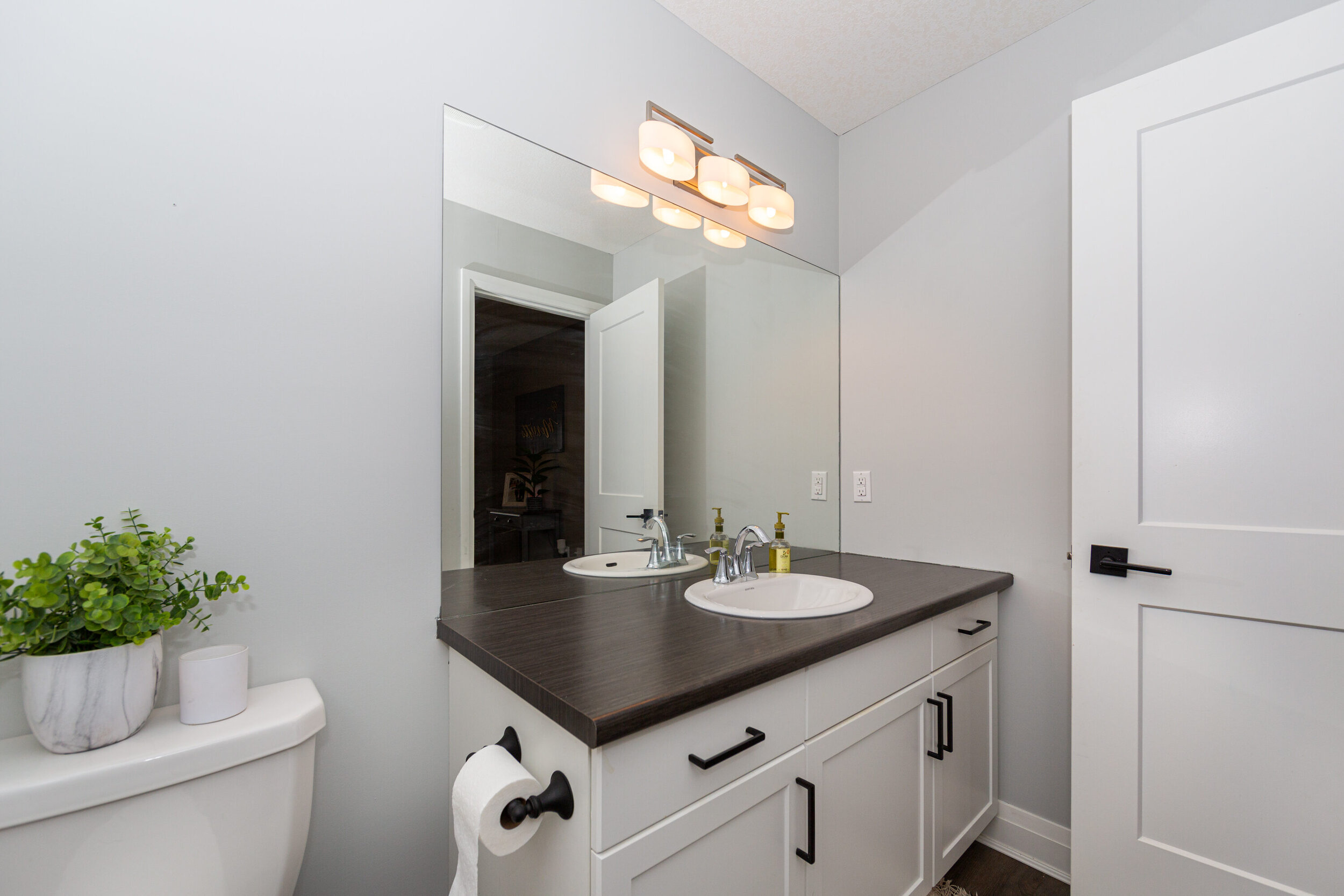 166 Gilmour Dr Lucan ON N0M-print-030-052-Gilmour Dr 28 of 48-3000x2000-300dpi.jpg