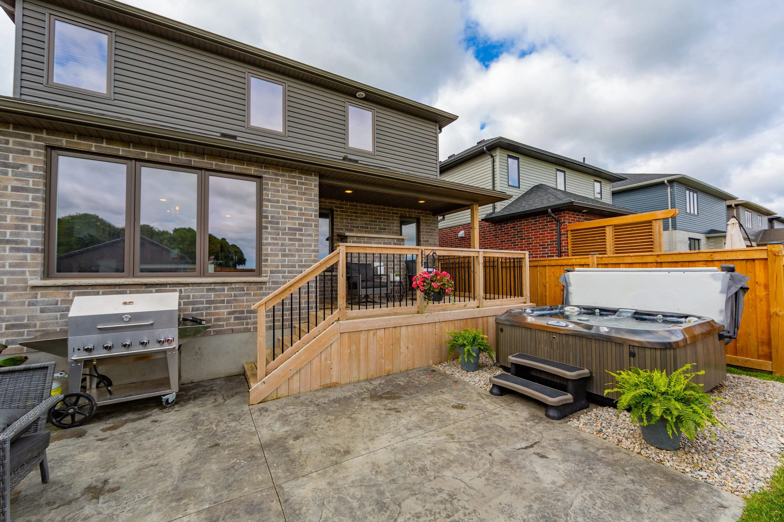 166 Gilmour Dr Lucan ON N0M-print-044-030-Gilmour Dr 42 of 48-3000x2000-300dpi.jpg