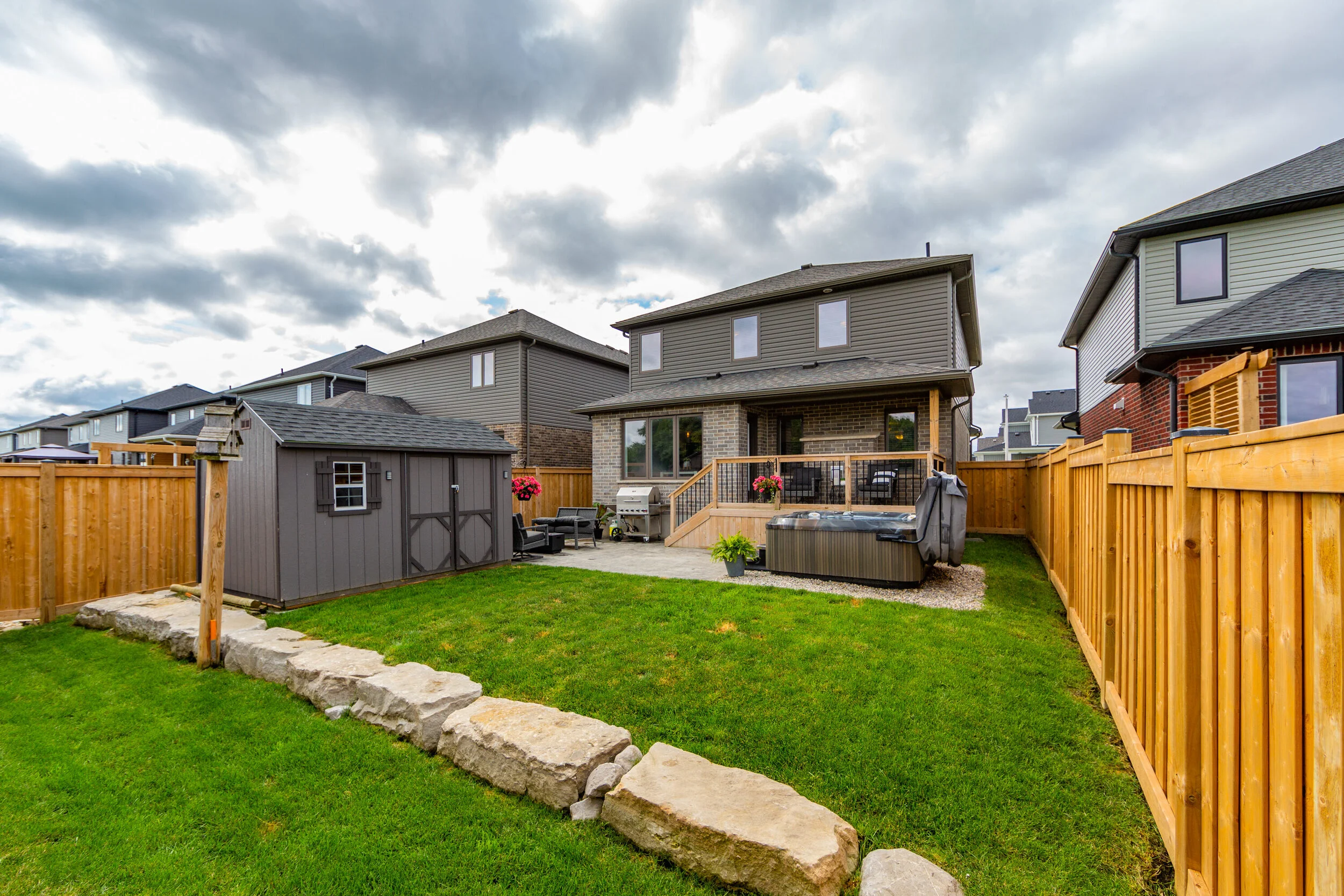 166 Gilmour Dr Lucan ON N0M-print-049-041-Gilmour Dr 47 of 48-3000x2000-300dpi.jpg