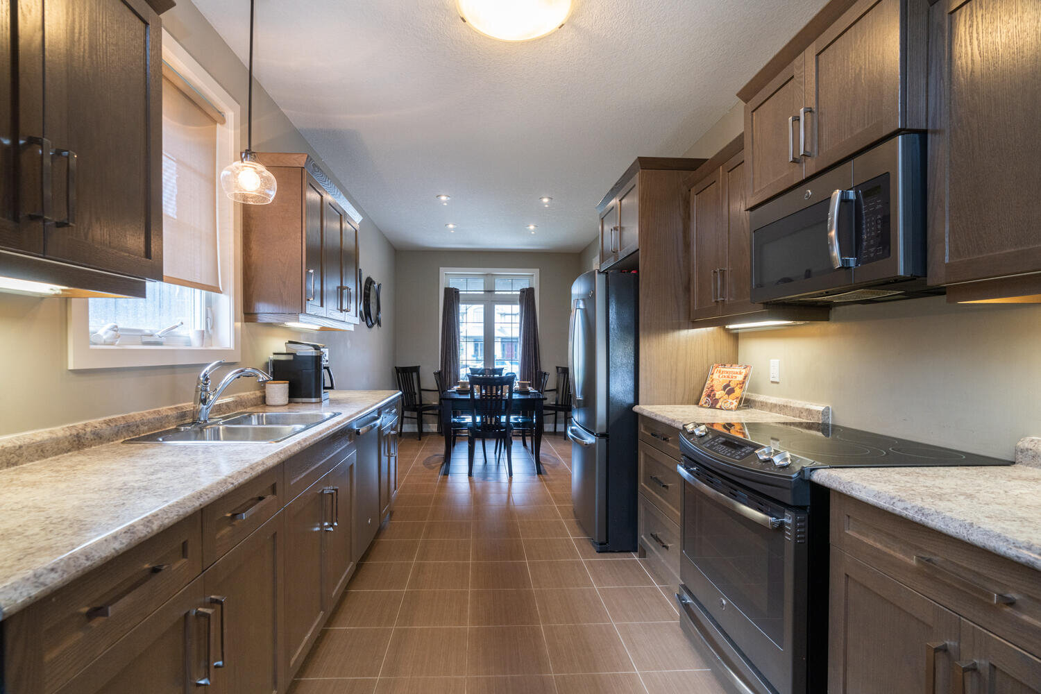 280 Walnut St Lucan ON N0M 2J0-large-013-031-Walnut 12 of 42-1500x1000-72dpi.jpg