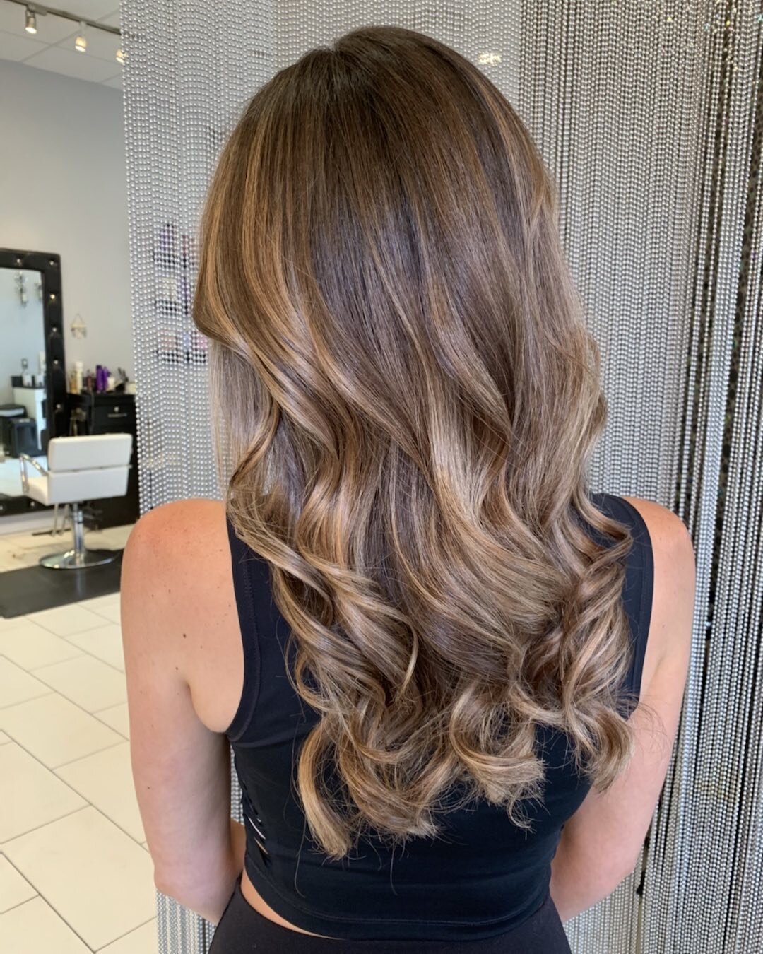 Some hand painting for a brighter look✨ by Taryn. @tee_quiles_hair #balayage #carmelhighlights #njsalon #njstylist #marlboronj #freeholdnj #coltsnecknj