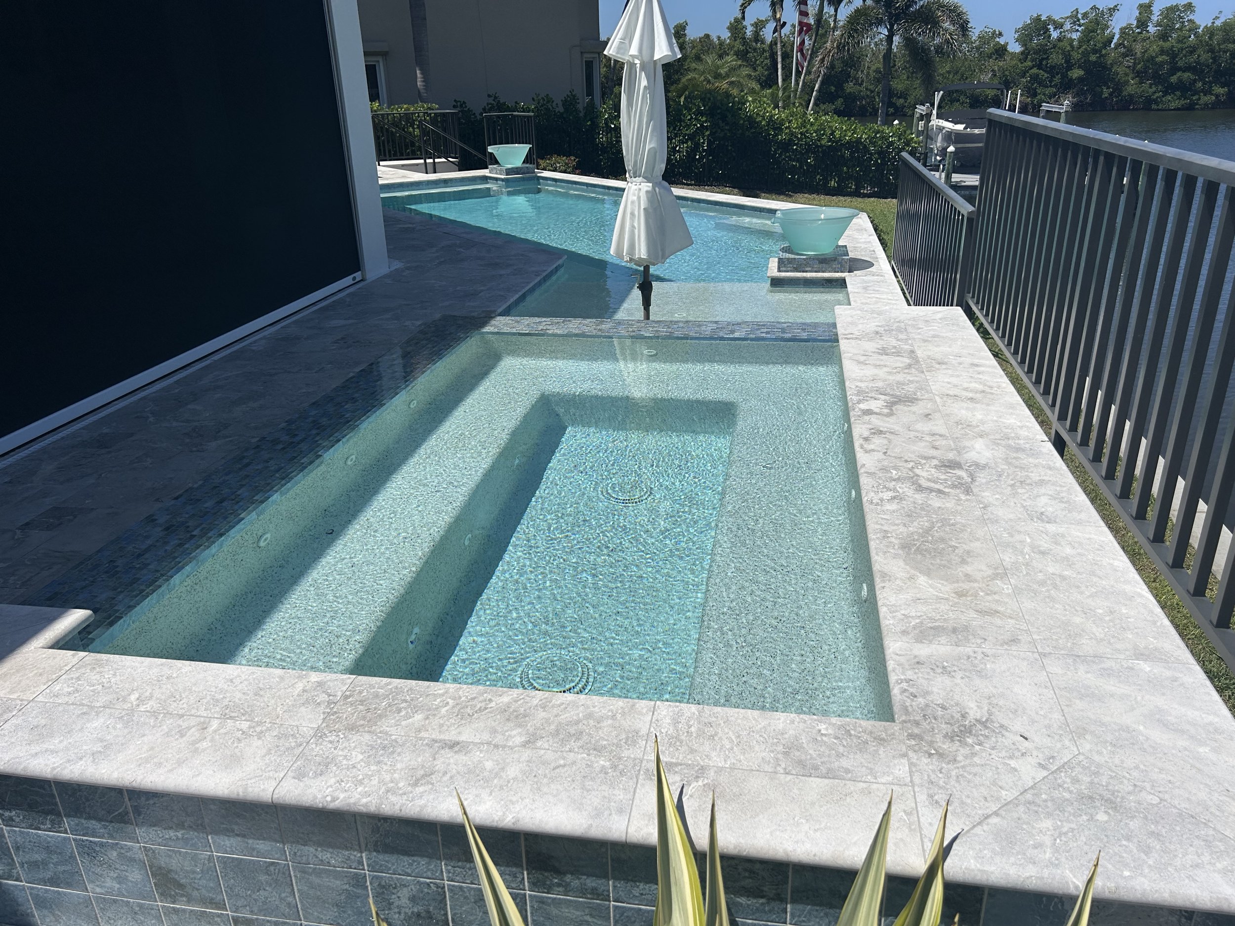 Infinity-Edge Spa