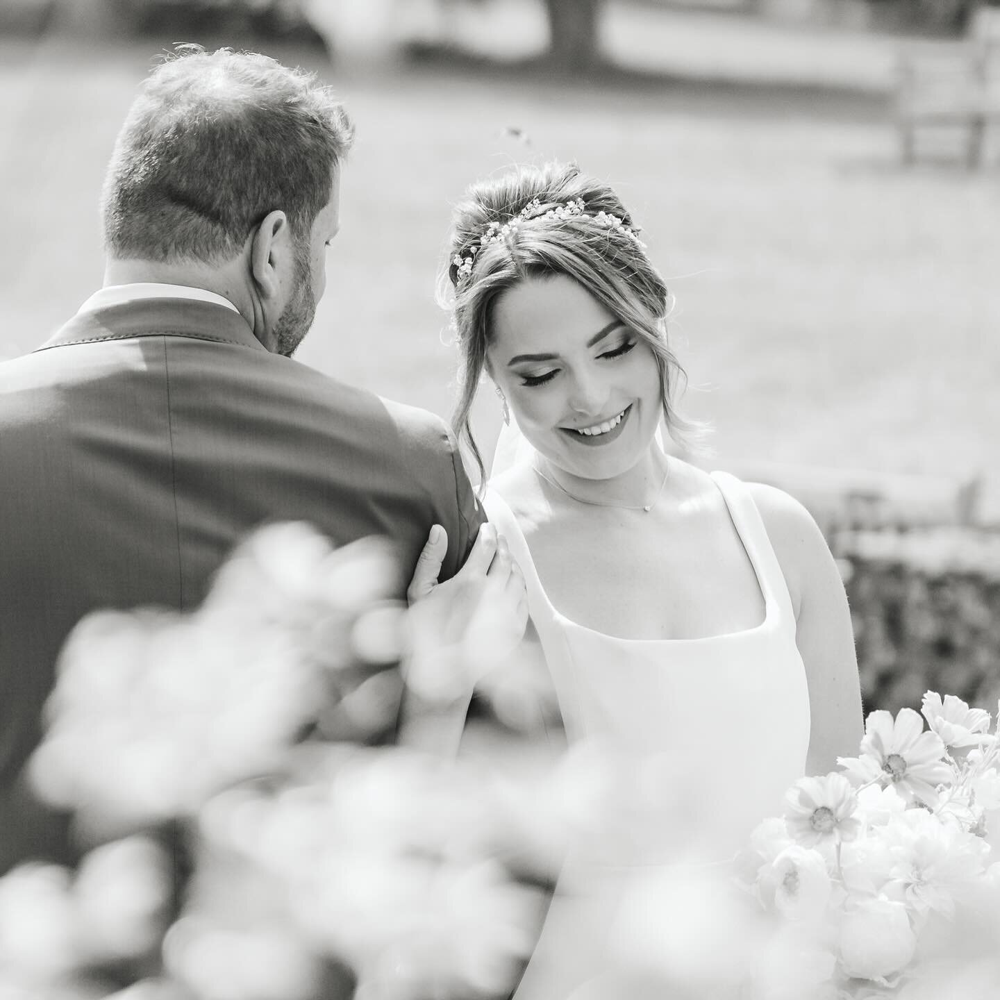 Warming up this snowy day with Courtney &amp; Joe&rsquo;s wedding pictures captured by the incredible @salazarphotofilm 📸 

Courtney&rsquo;s wedding day was back in July so after her initial application, I headed to the venue @limoncello_atpiazzadir