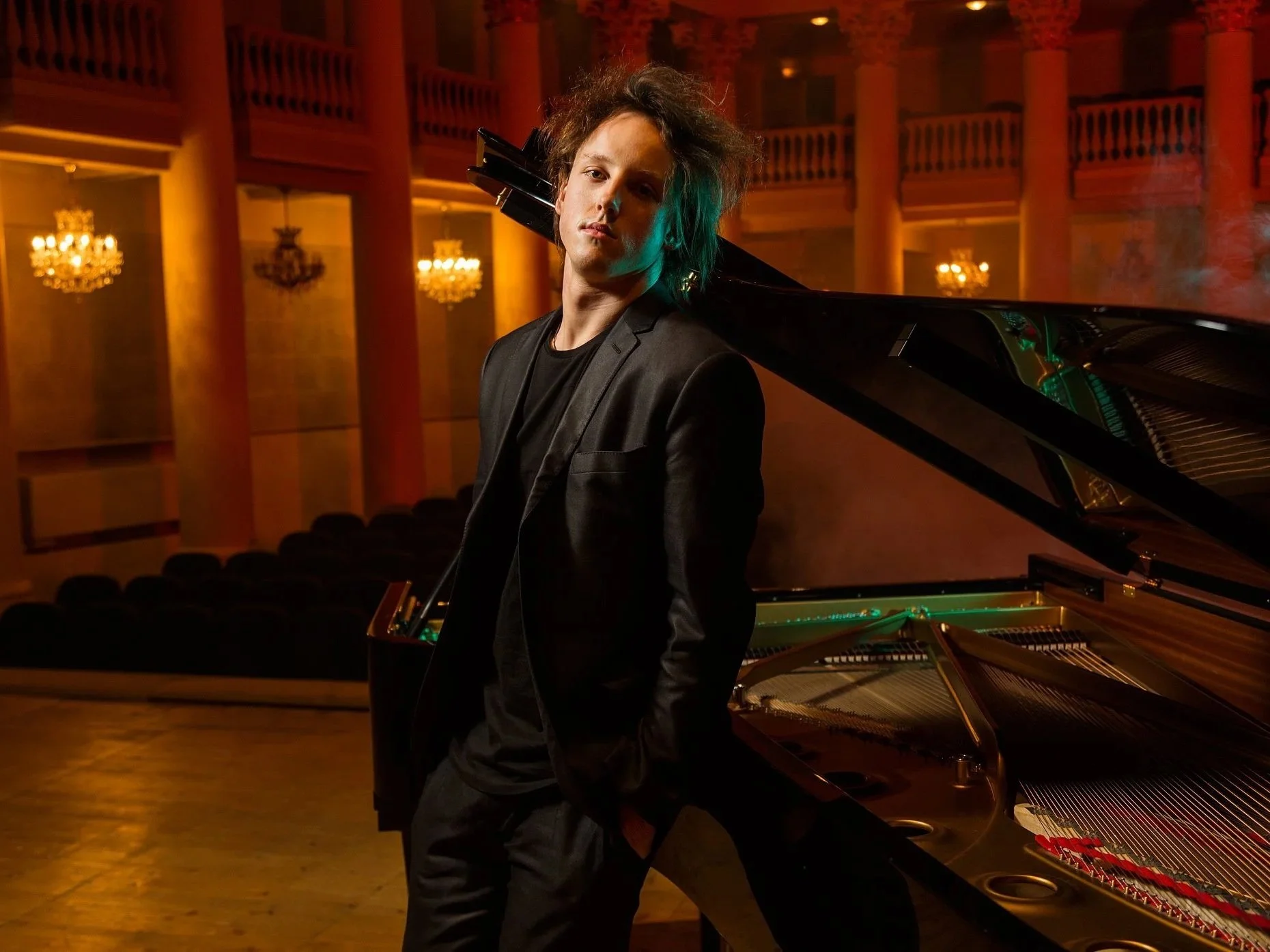 Oliver Poole - British Virtuoso Concert Pianist And Composer. Called "Oliver le Magnifique". Performances With Czech National Symphony, Georgian Philharmonic, Britain's Royal Family!