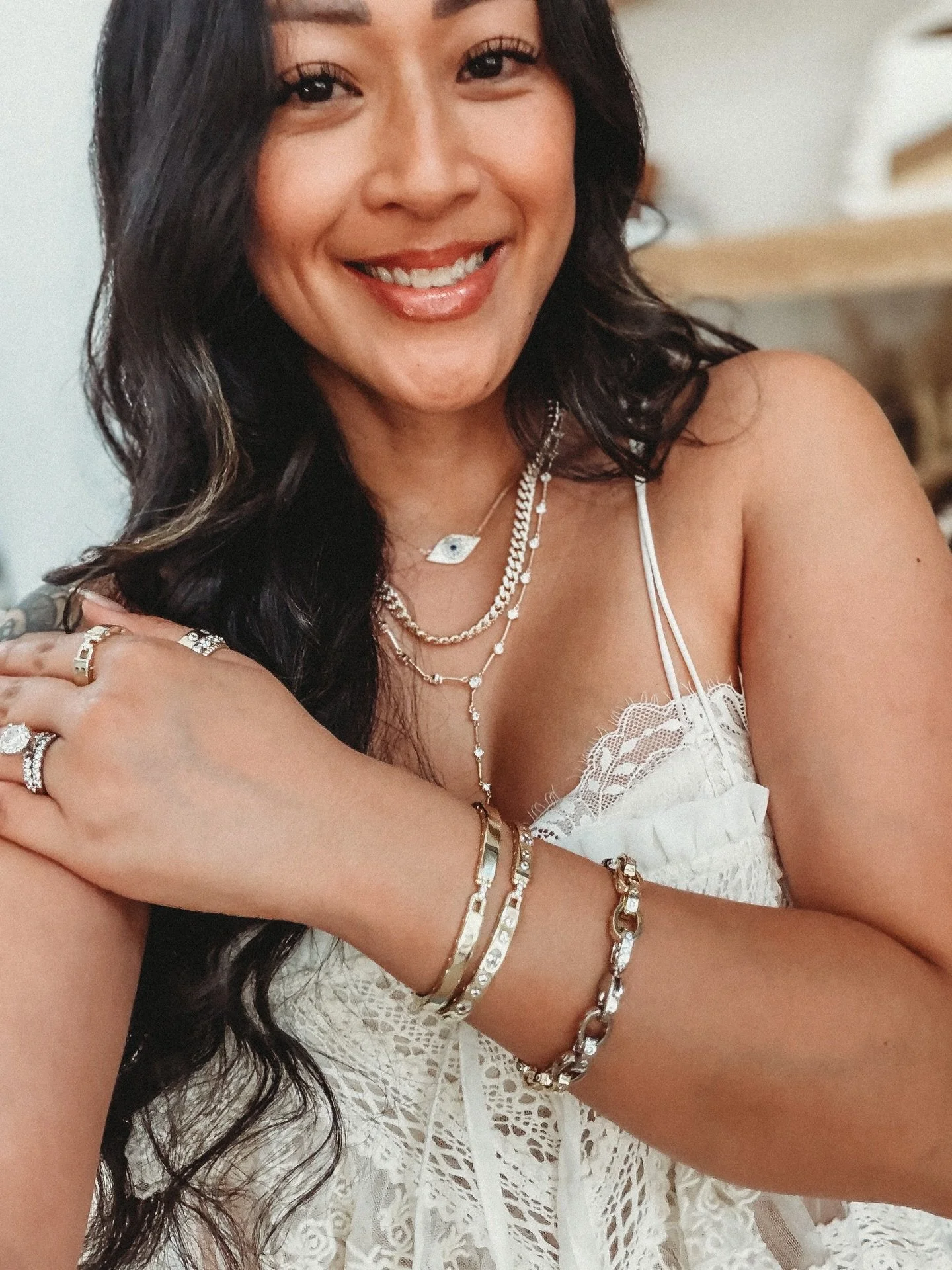 Proof you can be a great mom and still feel like that girl. ✨

Wearing pieces from @melindamaria_jewelry that make me feel a little more put together even on the busiest days.

#MelindaMaria #MMinAction #MomStyle #ModernMom #Momsover30