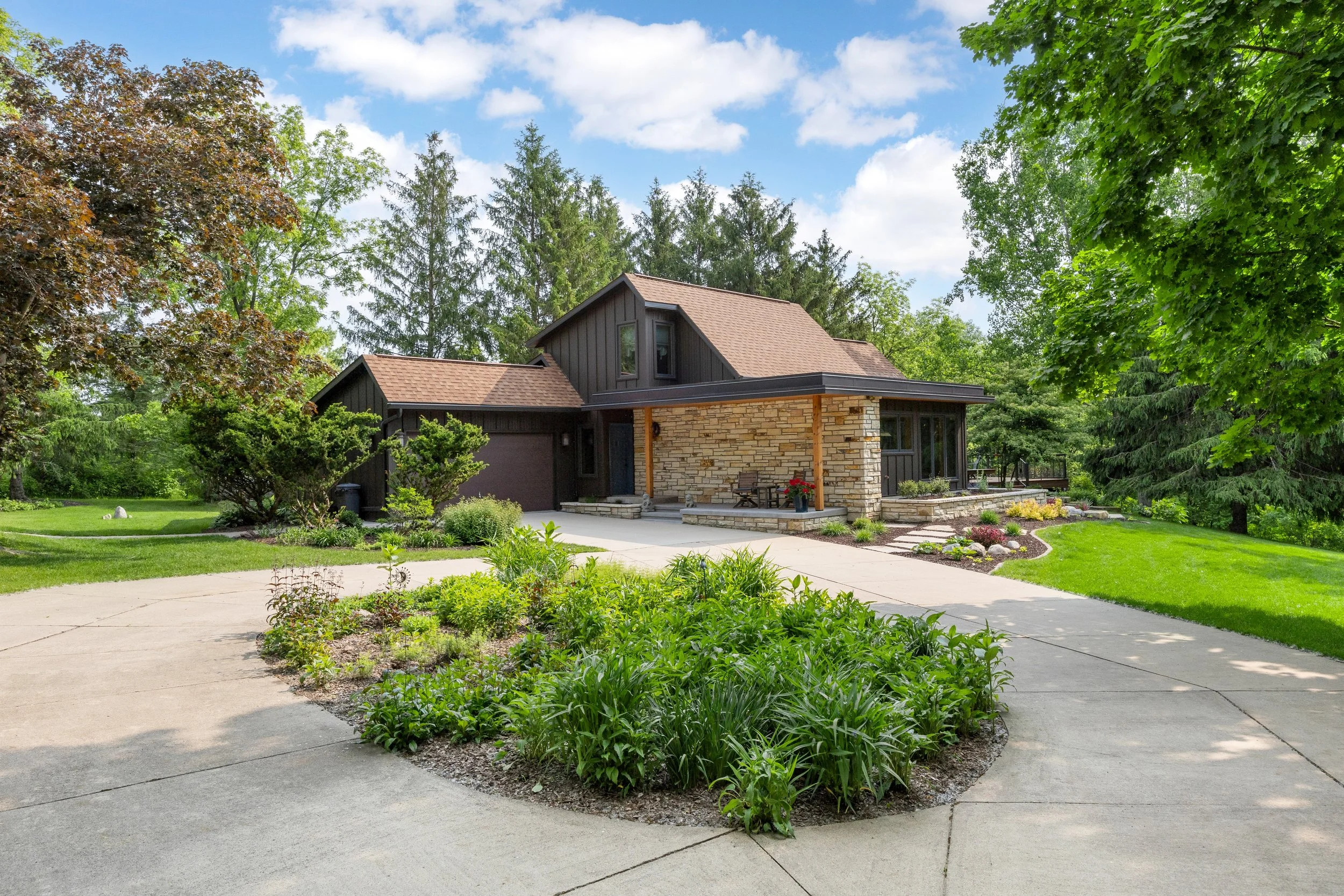 Mid-Mod Meadow Residence