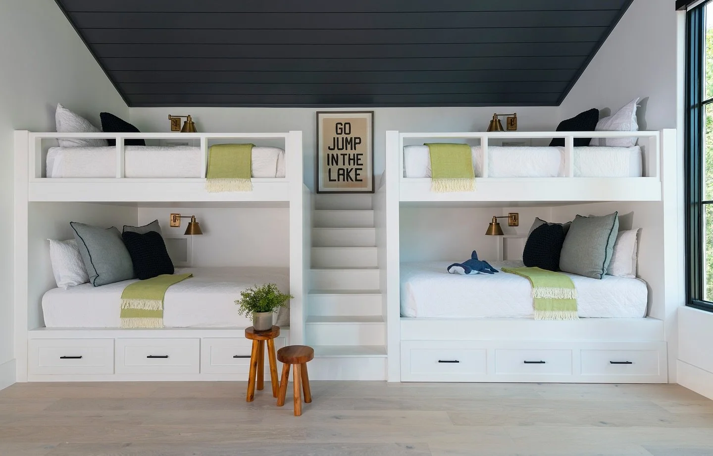 Did we just become best friends?! IYKYK 🛏️🛏️😂 Such a joy creating spaces like these! 

📸 piassickphoto

#poppymcgough #pmdh  #interiordesign #residentialdesign #dallasdesigners #lakehouse #bunkroom