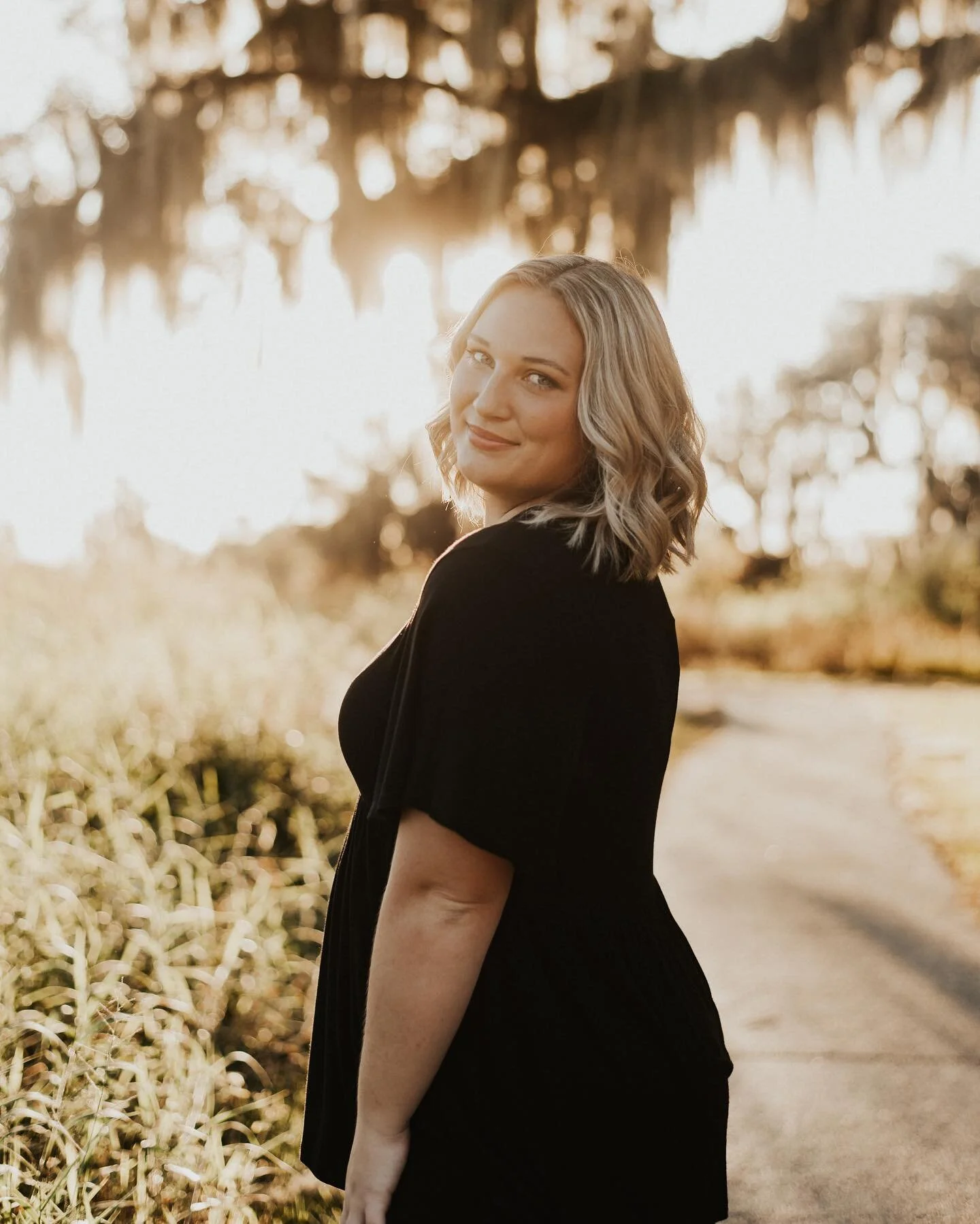 This girl, this lighting, and this hat! (swipe hehe) Absolutely loving shooting seniors this year, it&rsquo;s so rewarding to celebrate them in this crazy time!