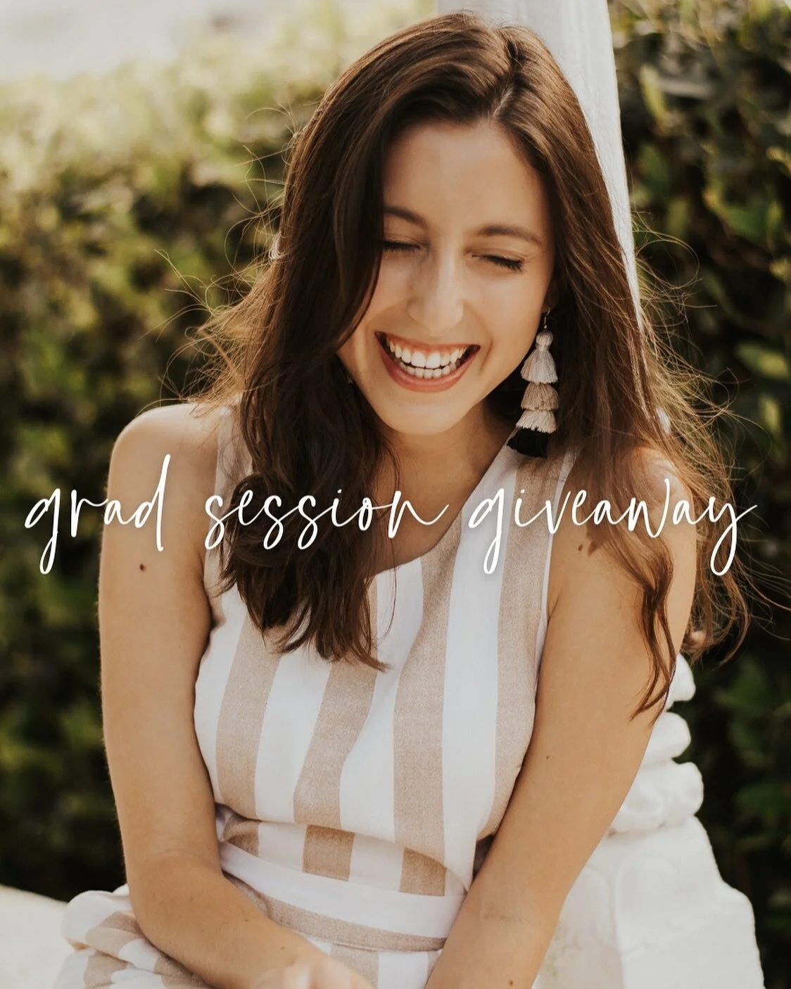 GIVEAWAY: I started my photo journey taking senior photos, and it has always been one of my favorite things. I love getting to celebrate with people! I want to give back to the class of 2021, who has had so much taken from them, and I thought a littl
