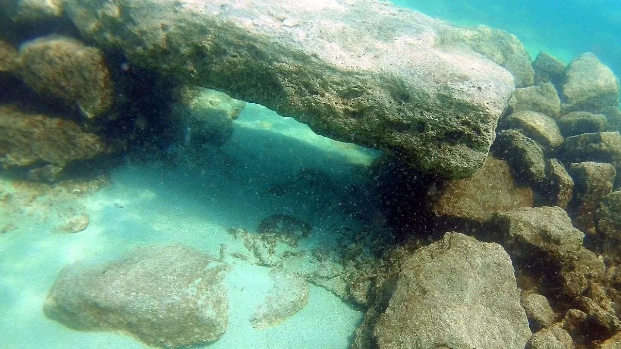 At the bottom of Lake Van, Turkey's largest lake, mysterious ruins were found.
