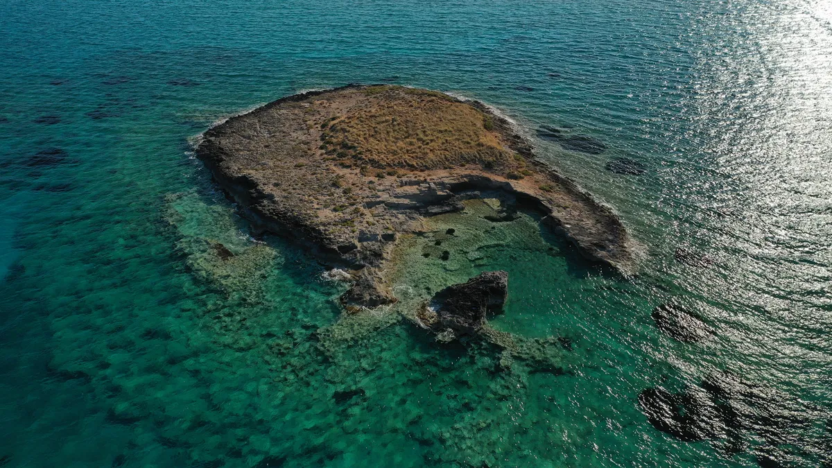 The Αncient Underwater 5,000- Year-Old Sunken City in Greece is