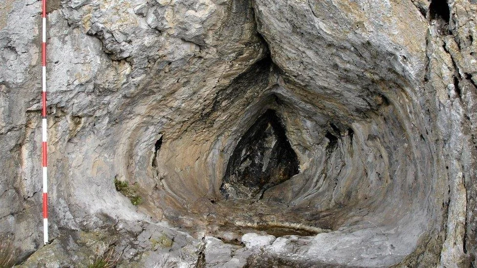 _128289043_pavilandcaveentrance1.jpg