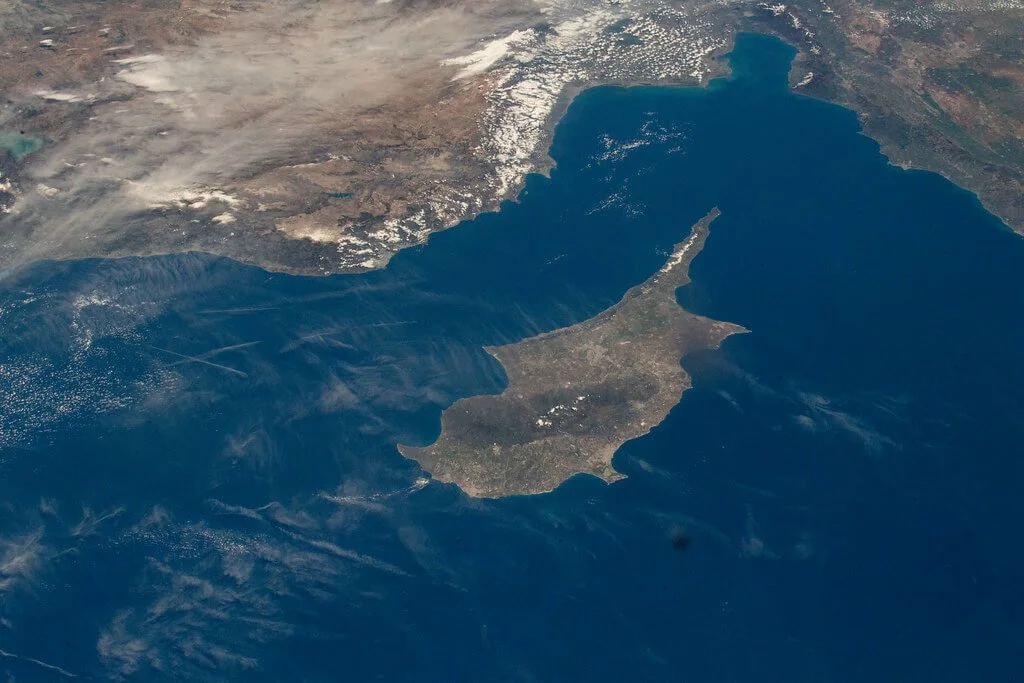 Deciphering the Maternal Ancestral Lineage of Cypriot Communities: A ...