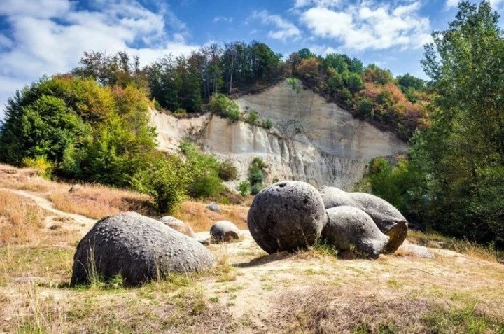 Living Rocks Romania The mystery of Romania’s living stones: they grow, reproduce and breathe