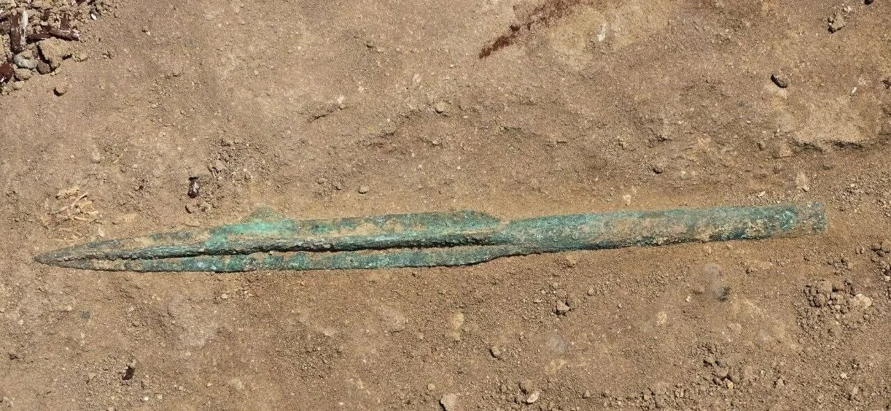 Bronze Age Warrior Tomb Unearthed In Azerbaijan Reveals 3,800-Year-Old ...