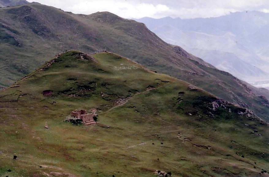 Sky_burial_site,_Yerpa_Valley.jpeg