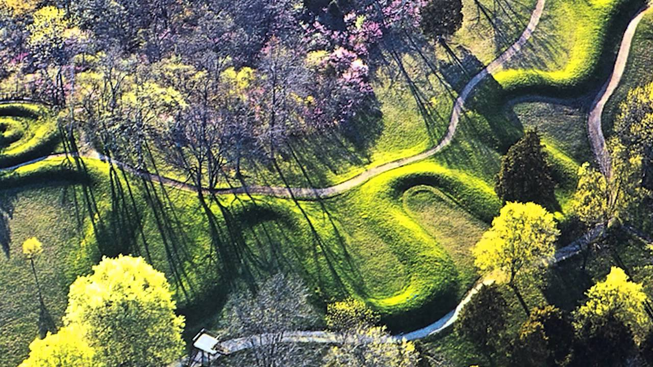 The Great Serpent Mound: Ancient Effigy Mounds of the Ohio Valley