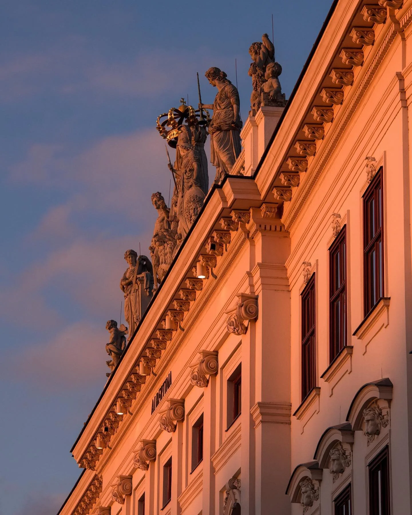 vienna sunsets :)
.
.
.
.
.
#wien #vienna #austria #sunset #city #albertina #museum #city_explore #seemycity #instavienna #ilovevienna #igersaustria #igersvienna #discoveraustria #citylimitless #nikonphotography #unlimitedcities #thecreative #shotawa