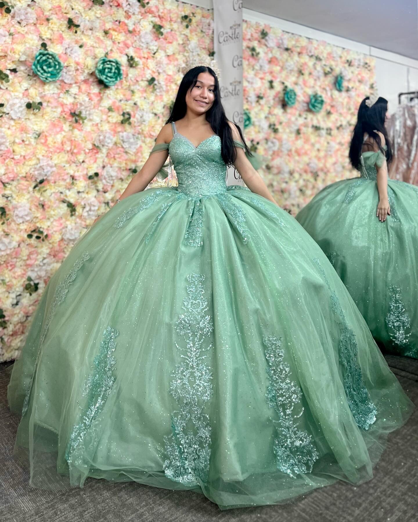 She said yes to the dress! 💚✨
✨
✨✨
✨✨✨
✨✨✨✨
✨✨✨✨✨
✨✨✨✨
✨✨✨
✨✨
✨
#mycastleboutique #pearland #pearlandtx #quincea&ntilde;era #quinceanera #quince #ballgown #sweet15 #dresses #partydress #vestidosdequince #xv #prom #dress #quinceaneradress #quincea&nt