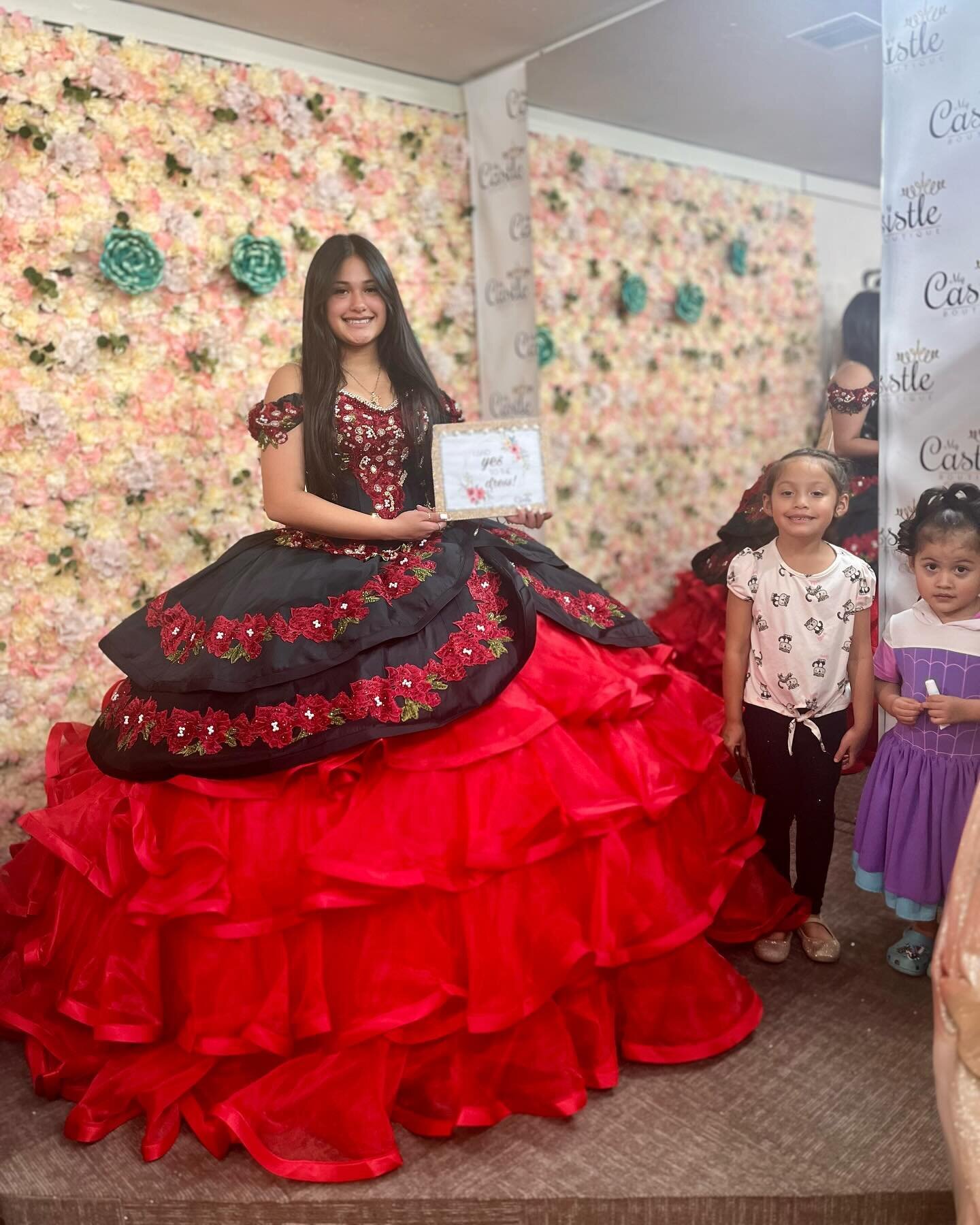 She said yes to the dress! ❤️🖤 Thank you Ms. @arriolaxoxo for allowing us to offer the dream dress! We hope you love it 🥰 
✨
✨✨
✨✨✨
✨✨✨✨
✨✨✨✨✨
✨✨✨✨
✨✨✨
✨✨
✨
#mycastleboutique #pearland #pearlandtx #quincea&ntilde;era #quinceanera #quince #ballgown 