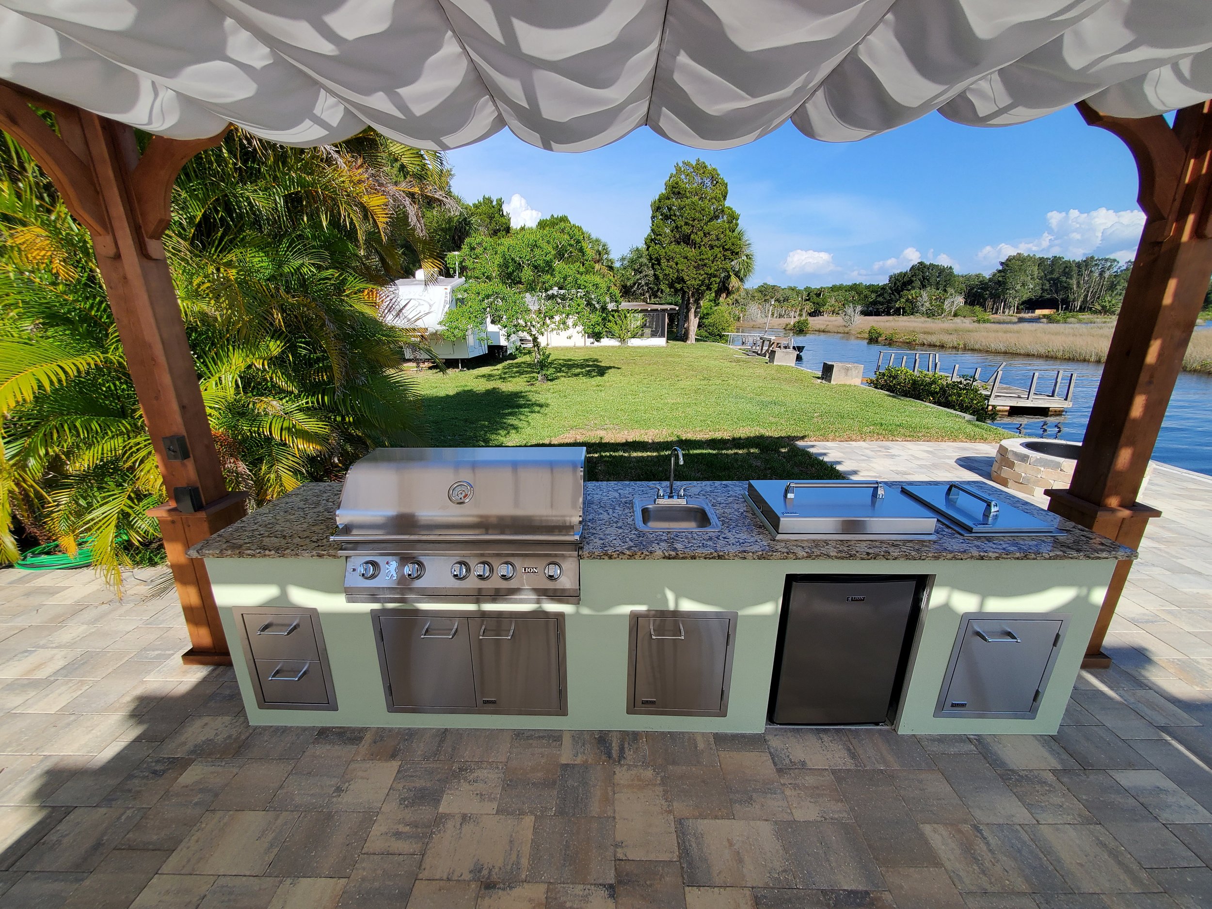 Kitchen by DCI - Dlouhy Construction, Inc.