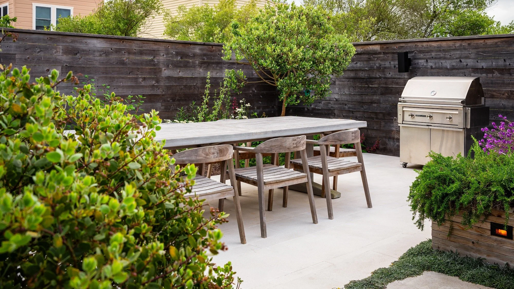 Coastal vibe garden with dining area and native plants in the Richmond District