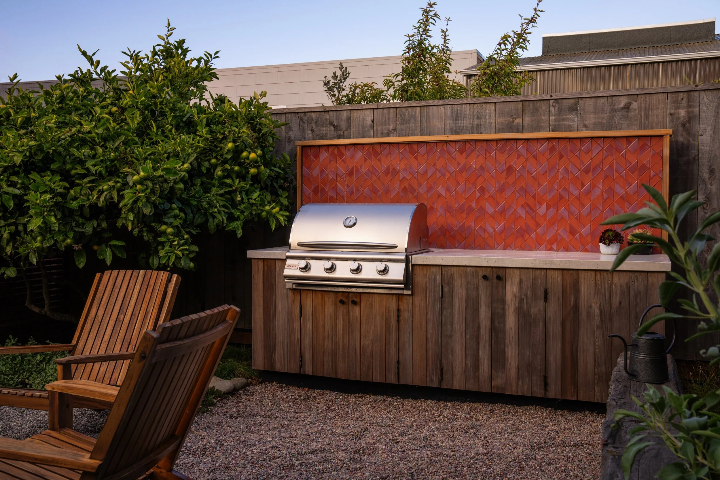 Outdoor kitchen with Heath tile