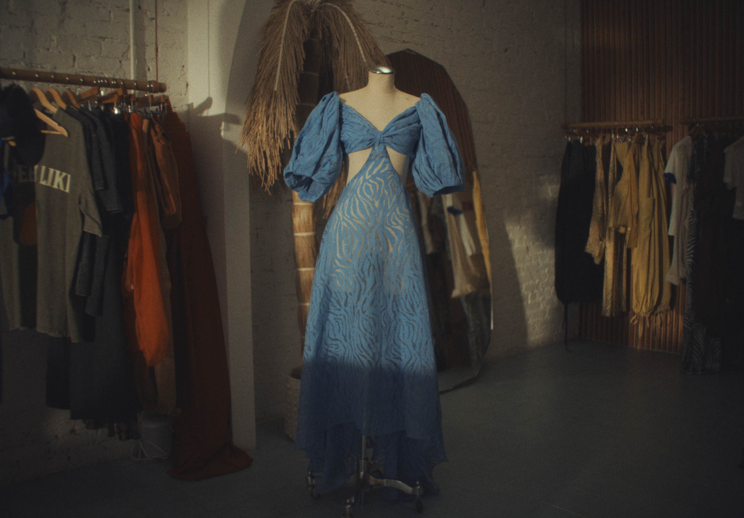 Essence - Smart Water_HQ Stills_1.84.1.png