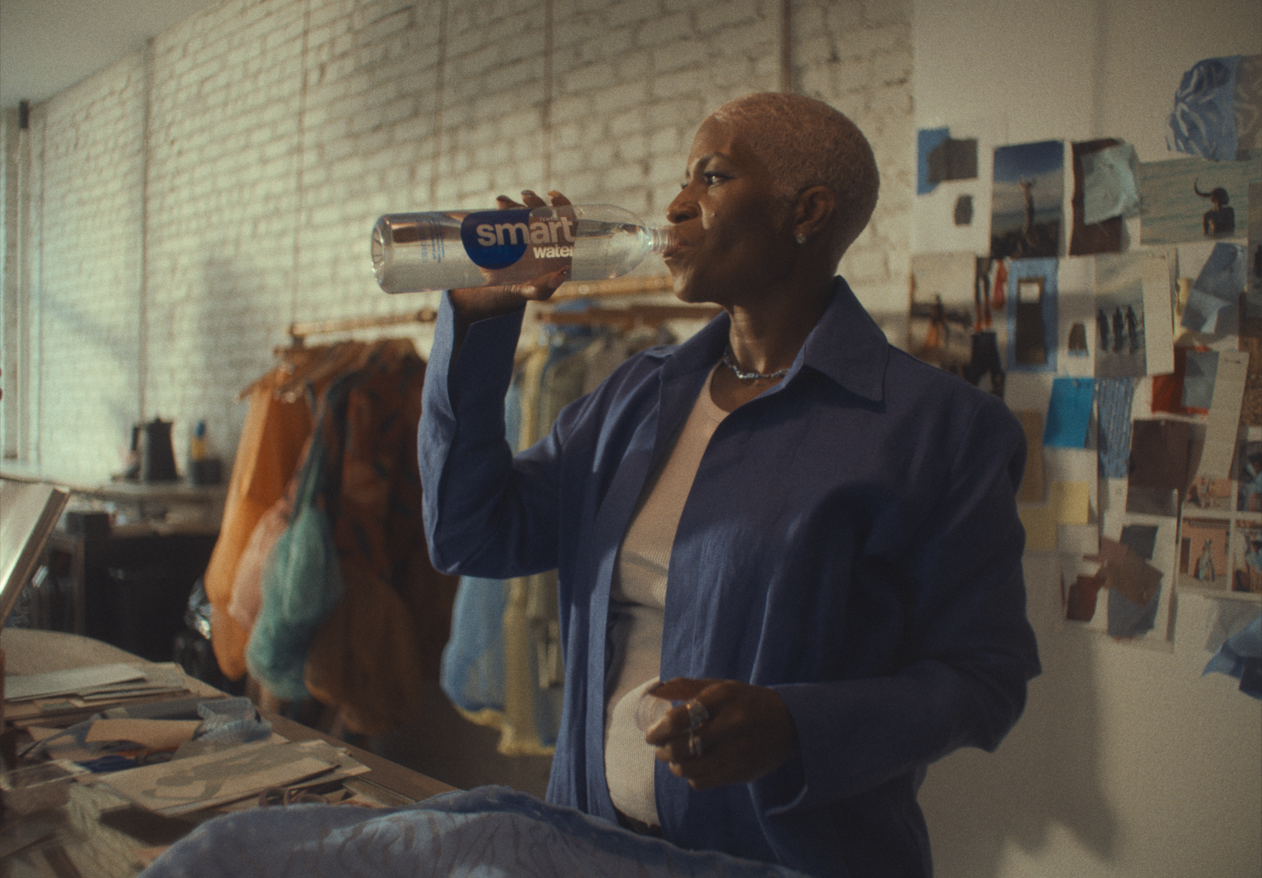 Essence - Smart Water_HQ Stills_1.22.1.png