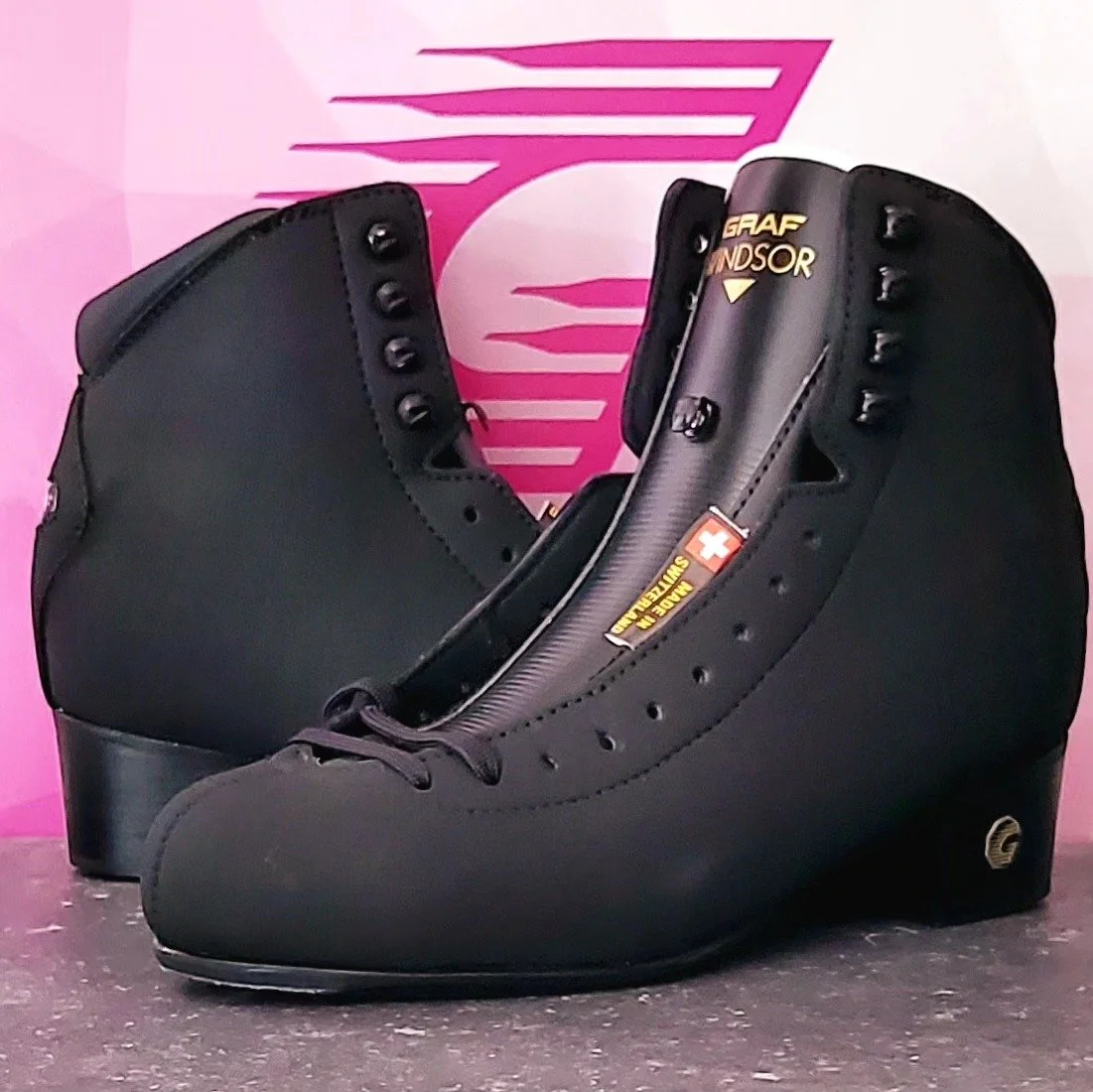 Shipping out a new pair of custom @graffigure WINDSOR in Black to @pchan31 to replace the pair we provided after our early 2020 GRAF-sponsored trip to skate on Gokyo Lake, Nepal 🇳🇵 Great ⛸️ to remind us of an amazing experience!
.
With enough stiff