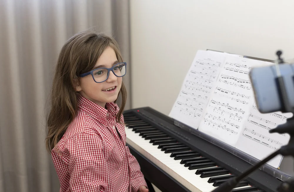 Online Piano Lessons for Kids | Cresendo Kids Online | Move Over Mozart