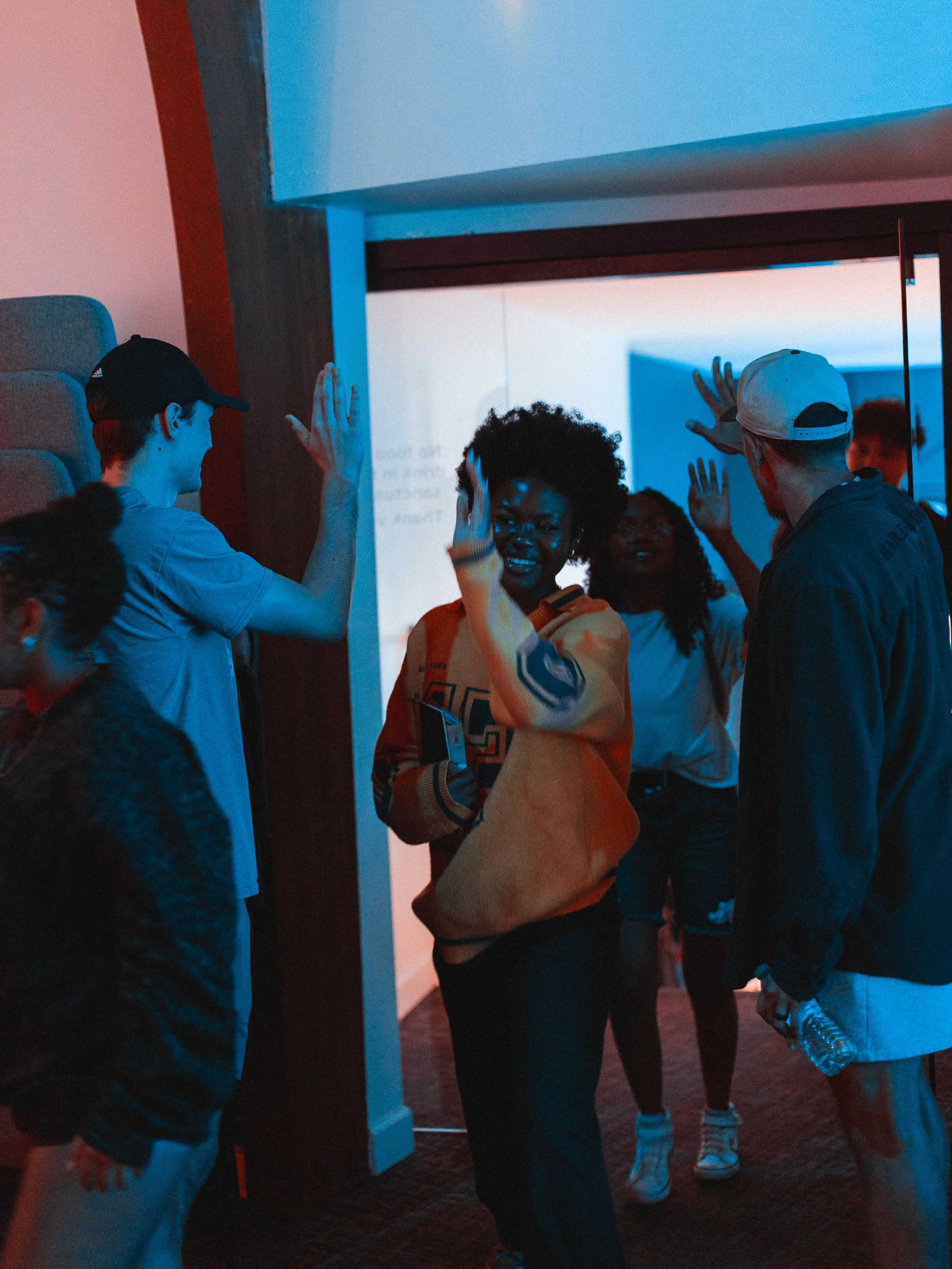WE CAN&rsquo;T WAIT FOR YOUTH TONIGHHTT!! 🥳

It&rsquo;s HOT but we can&rsquo;t wait to hang out with you tonight at 7pm! Come a little early and hang out with us, get some snacks, and play some basketball ⛹️&zwj;♂️

See you soon &amp; invite a frien