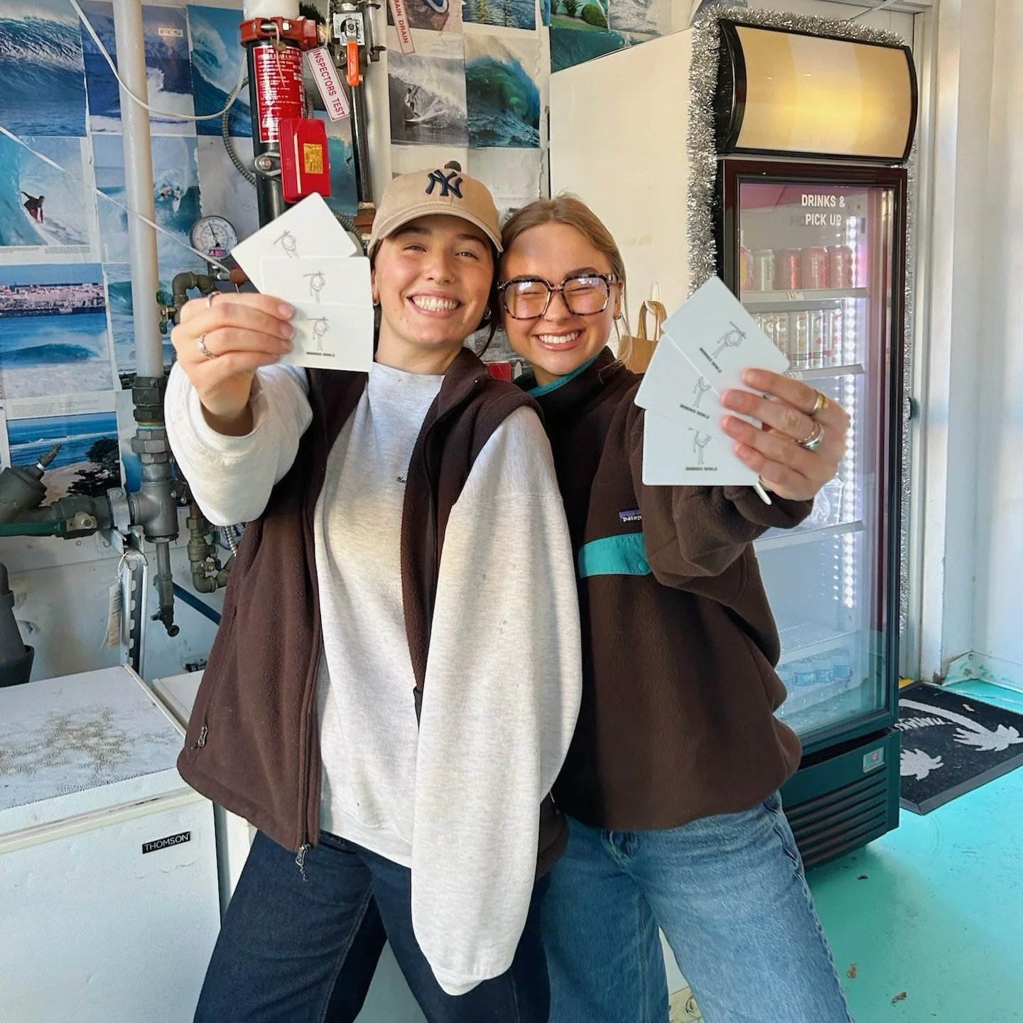 TODAY!!!! buy a gift card get a FREEEEE smoothie or coffee!!!! 👀👀🥤🥤last minute christmas gift &amp; we&rsquo;re to the rescueeee!!! for the mamaka lover in ur life!!!! 🤓🍌💛 ($10 minimum!!!)