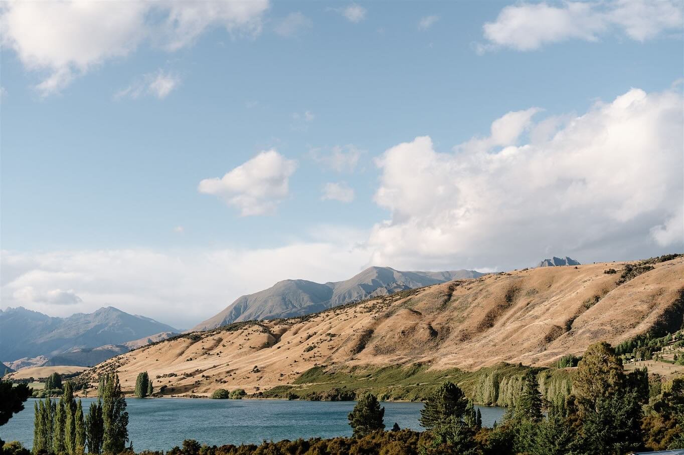 &lt; With those incredible lake views @dublinbaywanaka is the best place to celebrate L O V E 🖤 &bull; captured by the talented @luisaapanui &gt;

#clearmarquee #yougatherevents #centralotagowedding