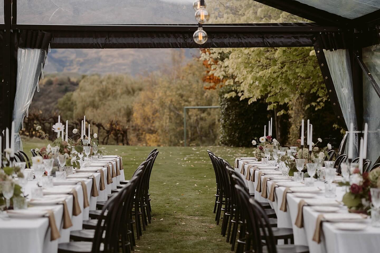 A truly beautiful setup for K&amp;A at @manatalodge 〰️

On-the-day coordination and styling by the wonderful @alexandrakatecreative team, with our Clear Marquee captured beautifully by the talented @katerobergephotography 

Florals | @littlebotanica_